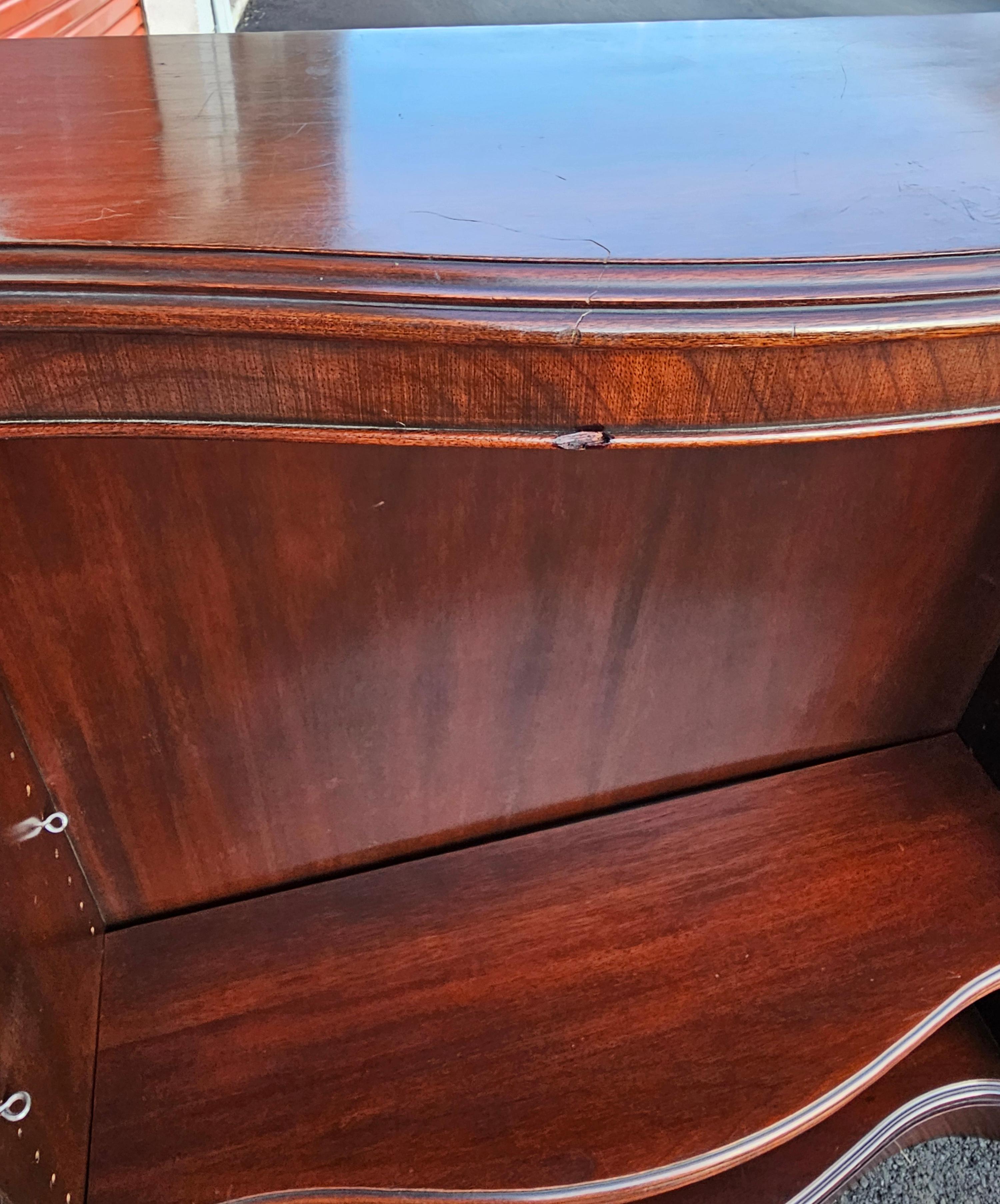 Mid-20th Century Federal Style Solid Mahogany Medium Size Serpentine Bookcase For Sale 6