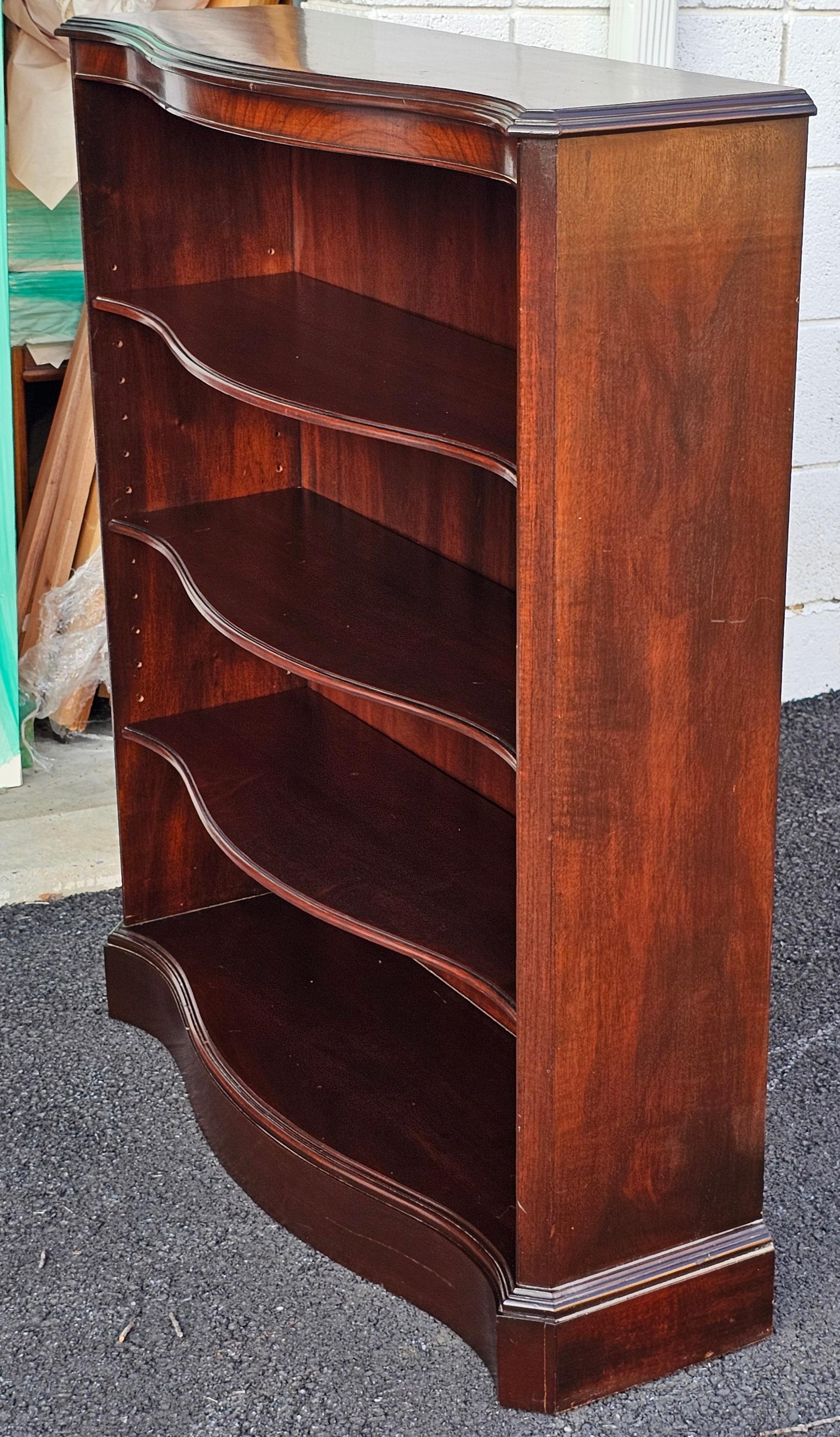 Mid-20th Century Federal Style Solid Mahogany Medium Size Serpentine Bookcase For Sale 1