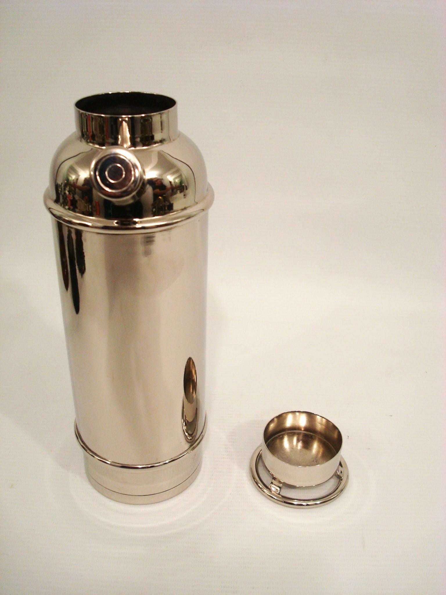 Mid 20th Century Fire Extinguisher Cocktail Shaker. Asprey UK  In Good Condition In Buenos Aires, Olivos