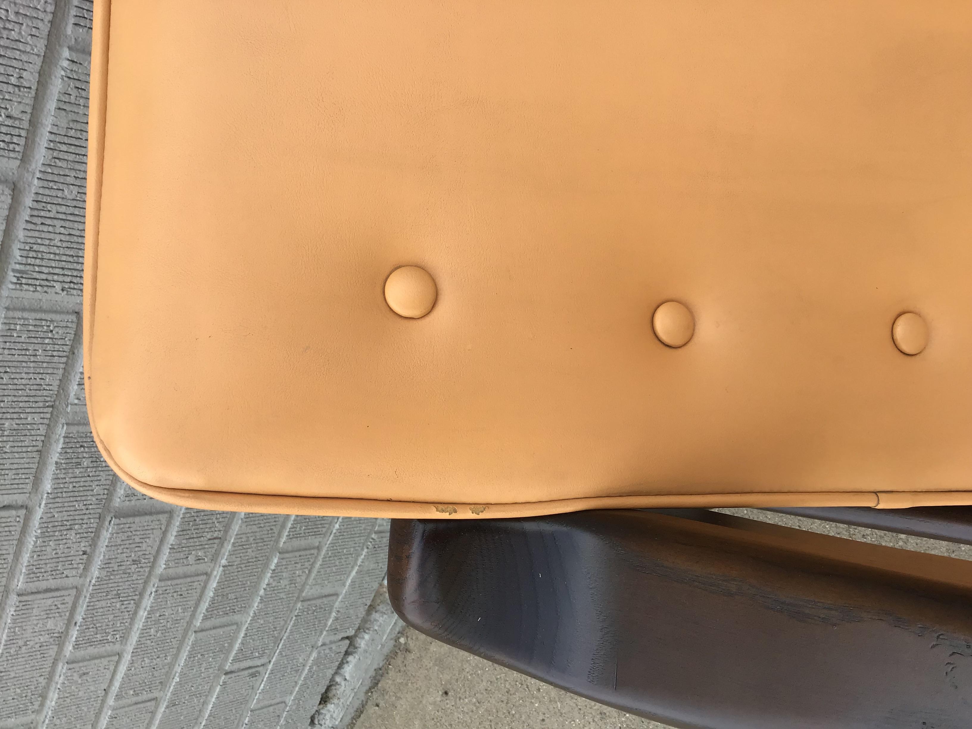 Chaise de cheminée du milieu du 20e siècle attribuée à Tove & Edvard Kindt-Larsen en vente 6