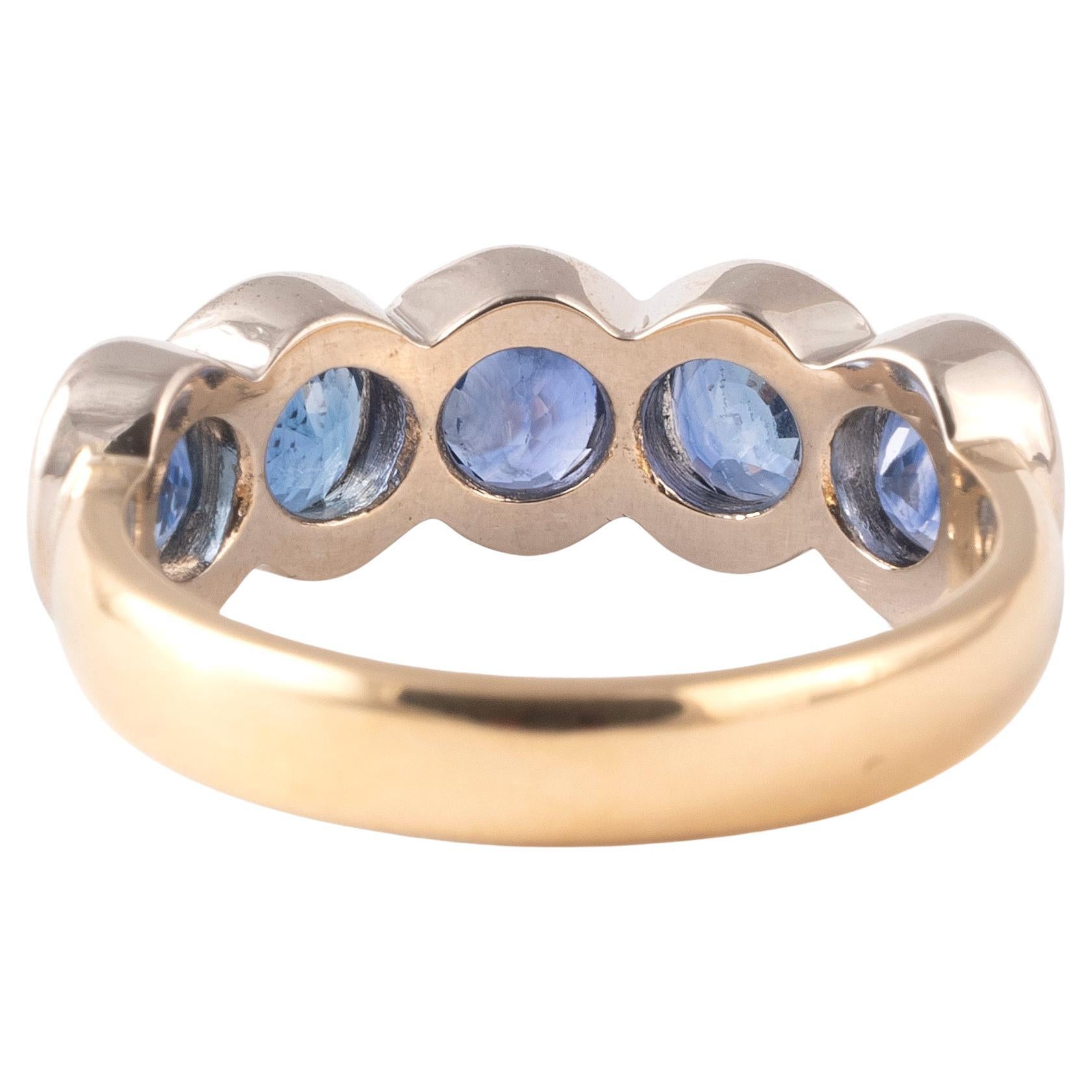 Mid-20th century five stone sapphire ring, with graduated oval cut sapphire, approximately 3cts in all, claw set in 18kt yellow gold.
Size: 7 1/4
Weight: 6.01gr.

