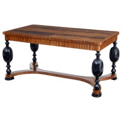 Mid-20th Century Flame Mahogany Extending Dining Table