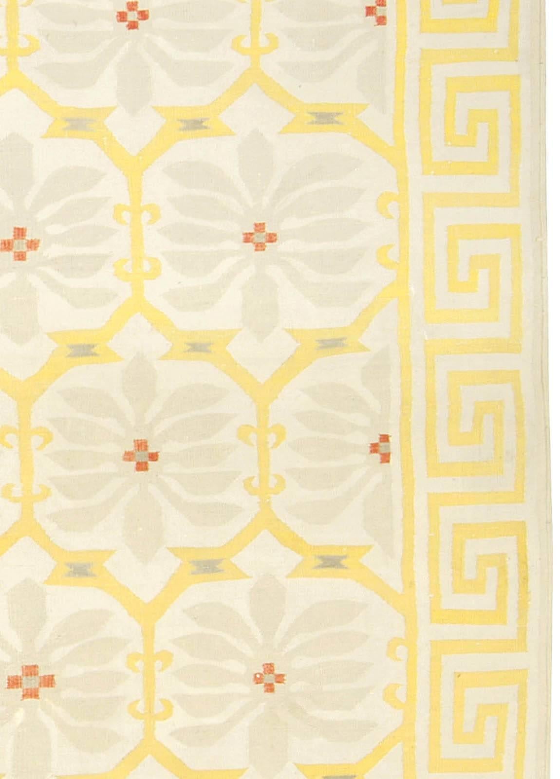 Midcentury Floral Indian Dhurrie Cotton Rug In Good Condition For Sale In New York, NY