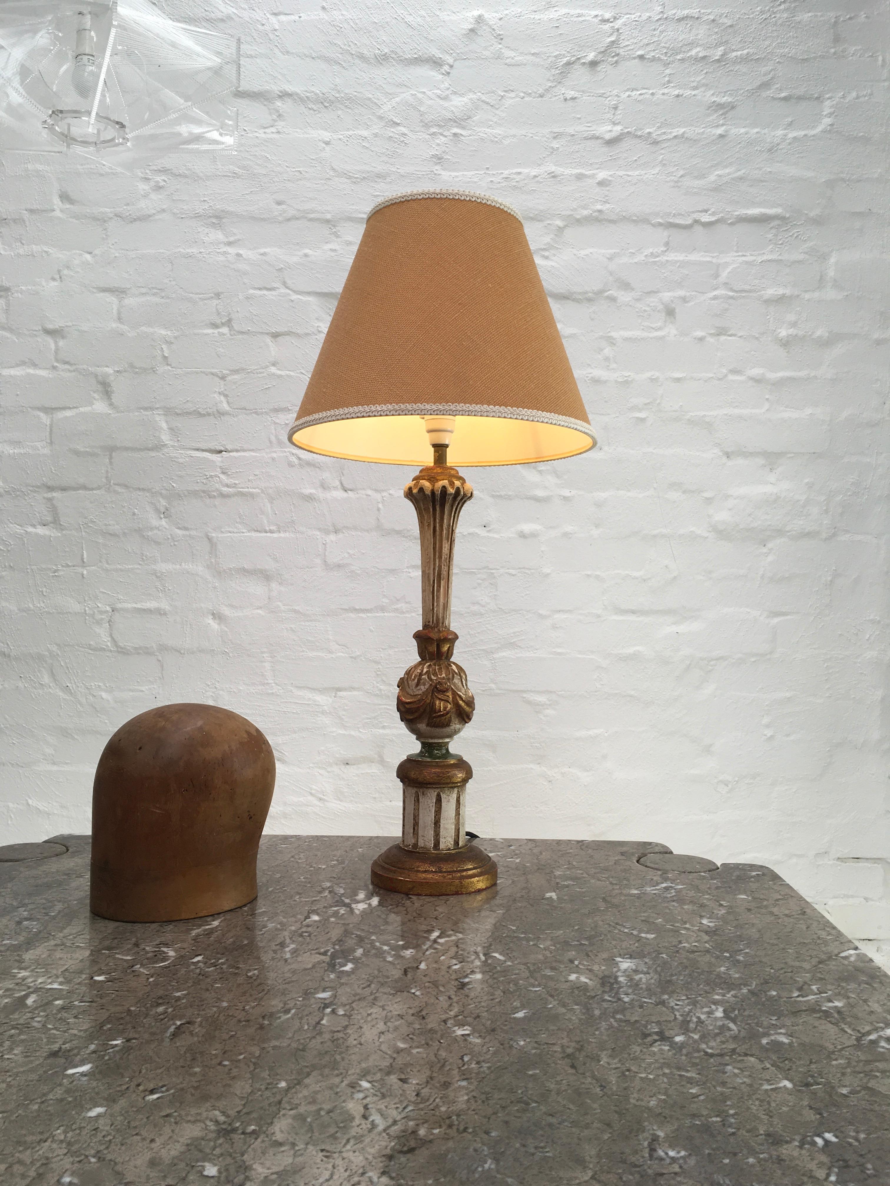 Hand-Carved Mid-20th Century Florentine Giltwood Lamp with Original Shade Regency Style For Sale