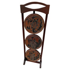 Soporte plegable para magdalenas de mediados del siglo XX Motivo tropical de pájaros y flores