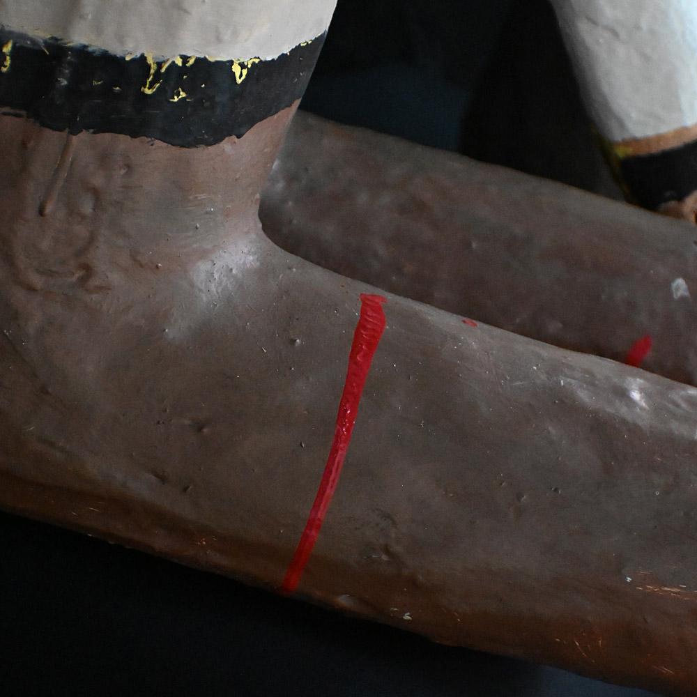 Mitte des 20. Jahrhunderts folkart geschnitzt Holz Außenseiter Kunstfiguren (Kiefernholz) im Angebot