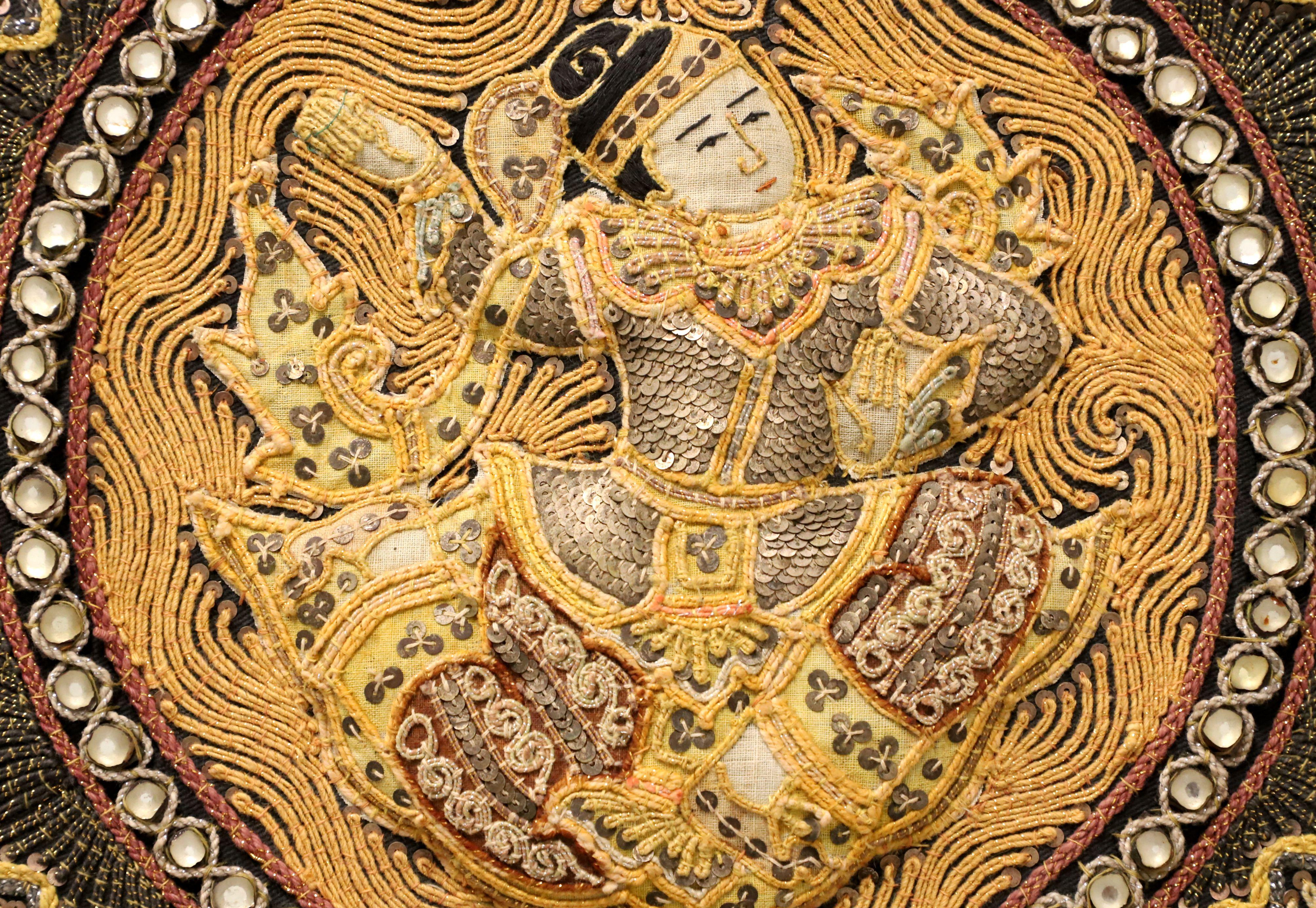 Gerahmter birmanischer Kalaga-Wandteppich aus der Mitte des 20. (Wolle) im Angebot