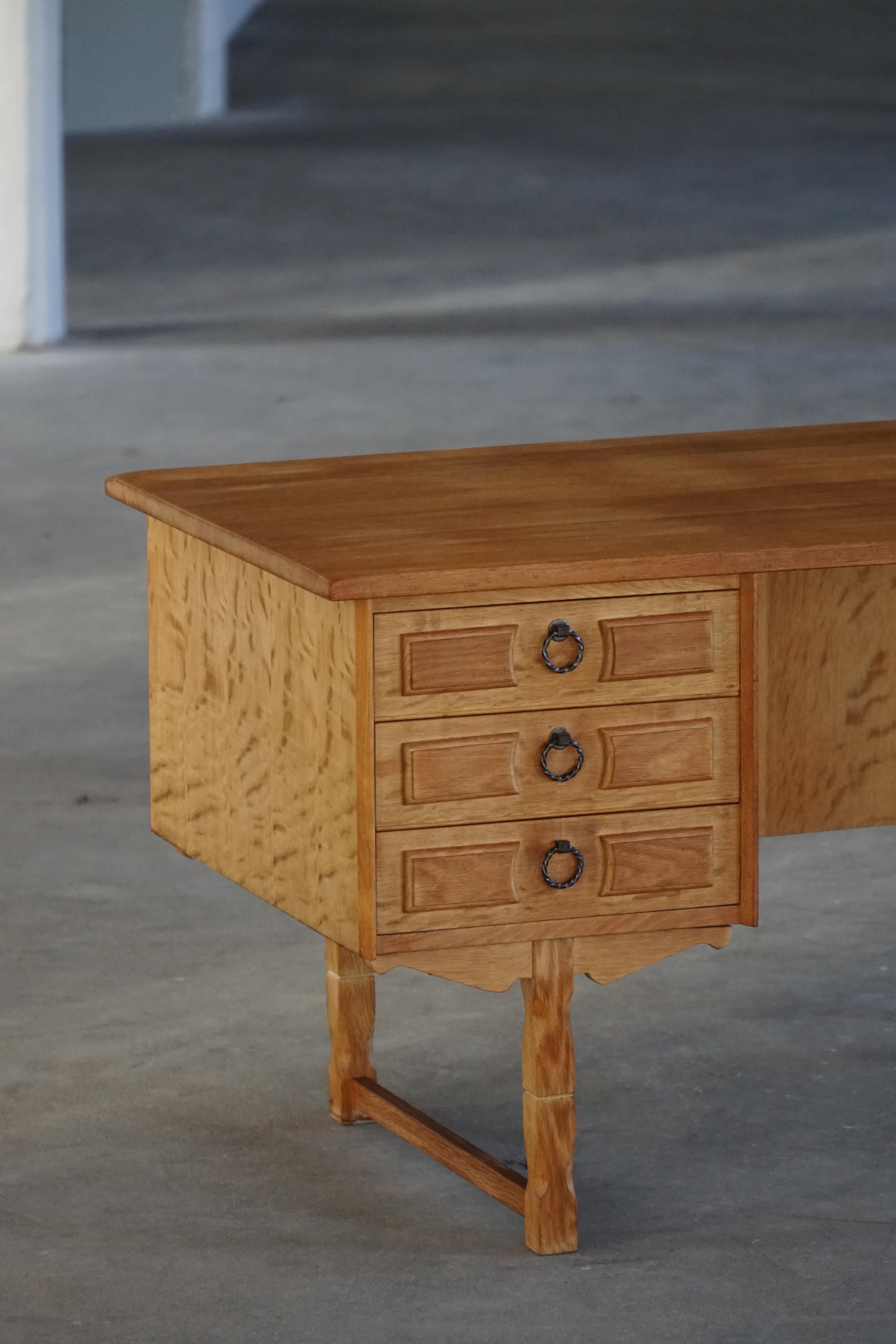 Mid-20th Century, Freestanding Oak Desk by Henning Kjærnulf, Denmark, 1960s For Sale 6
