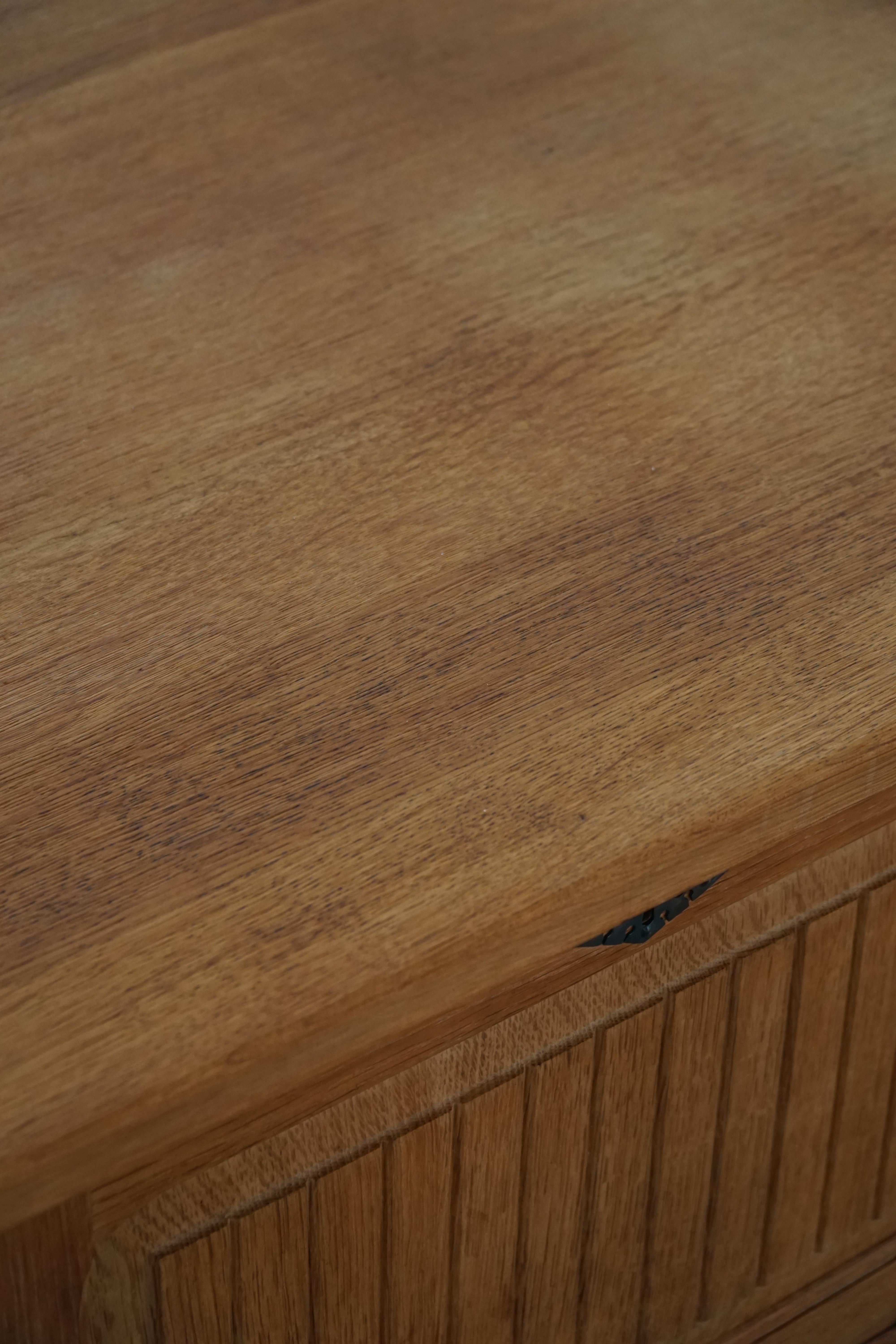 Mid-20th Century, Freestanding Oak Desk by Henning Kjærnulf, Denmark, 1960s For Sale 10