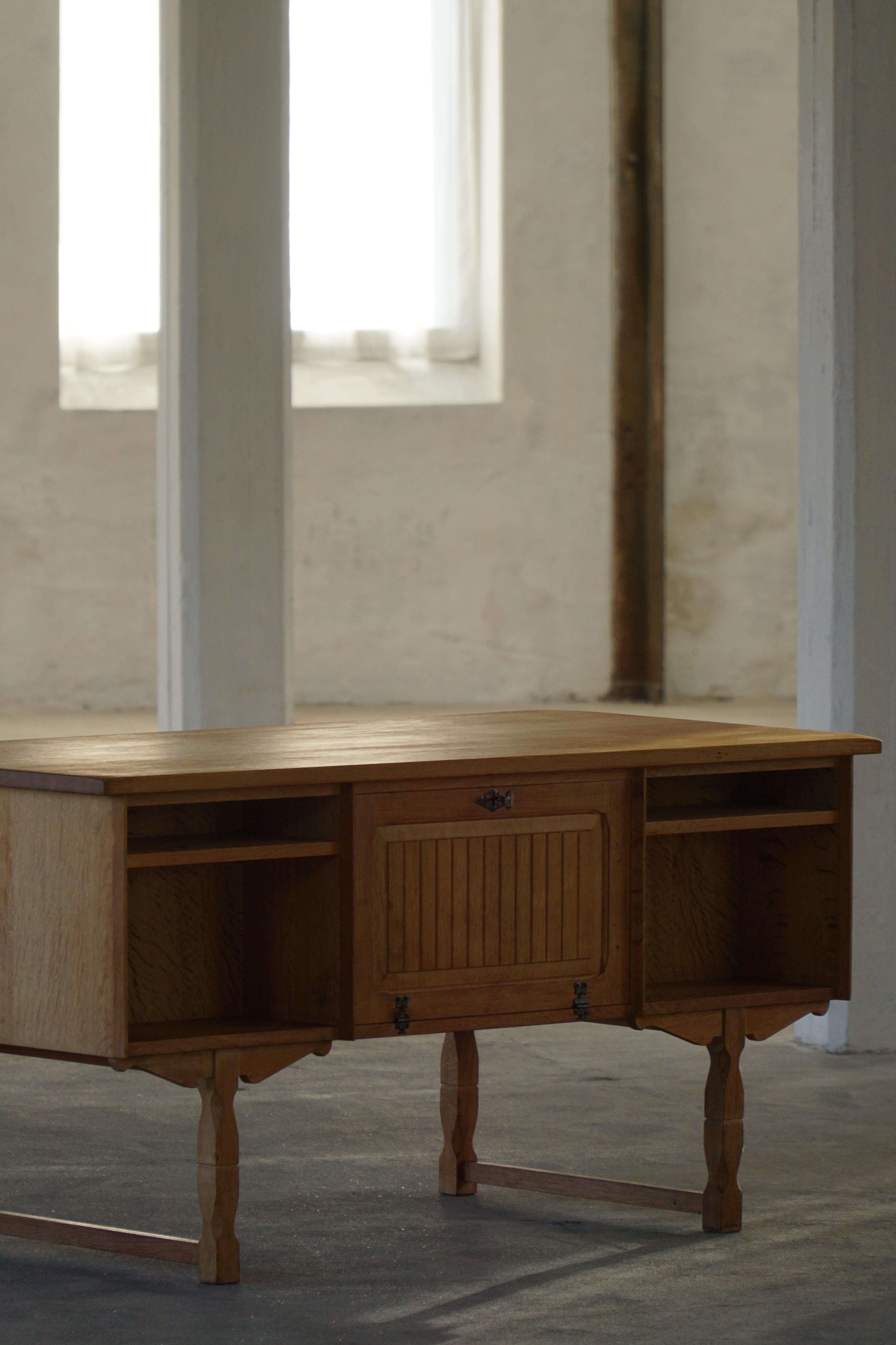 Mid-20th Century, Freestanding Oak Desk by Henning Kjærnulf, Denmark, 1960s For Sale 2
