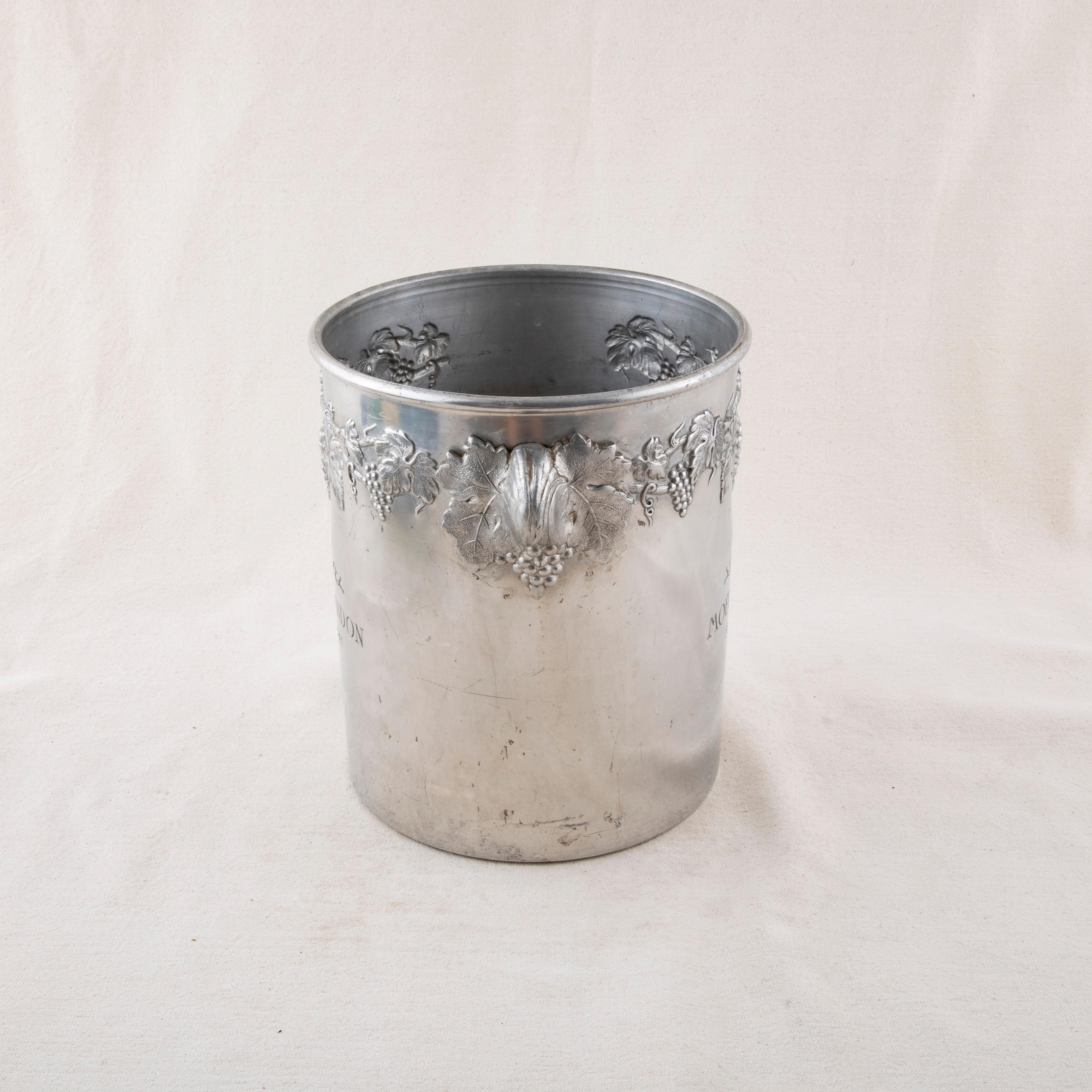 Cubitera o cubo de hielo Moet & Chandon de aluminio francés de mediados del siglo XX en Bueno estado para la venta en Fayetteville, AR