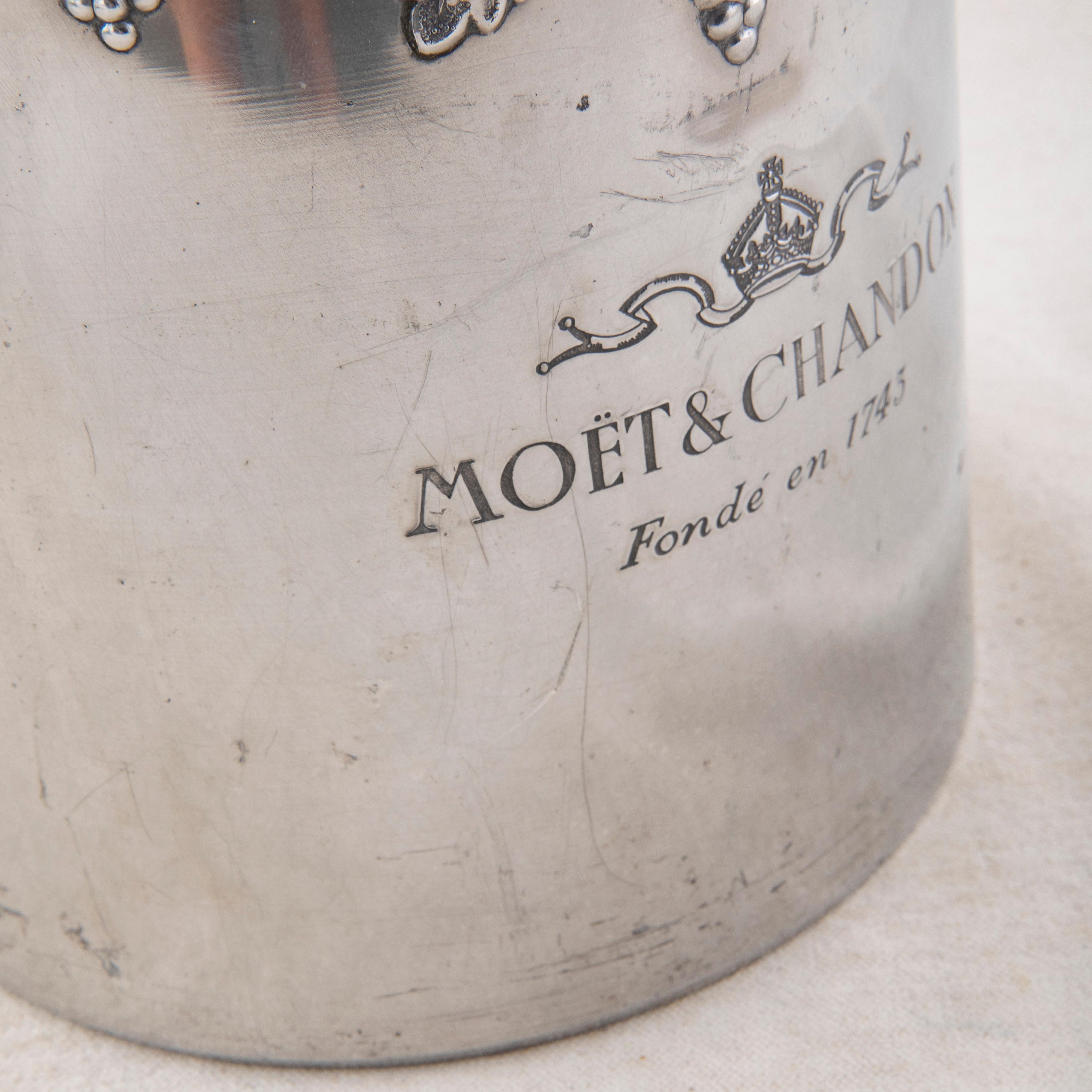 Cubitera o cubo de hielo Moet & Chandon de aluminio francés de mediados del siglo XX en venta 1