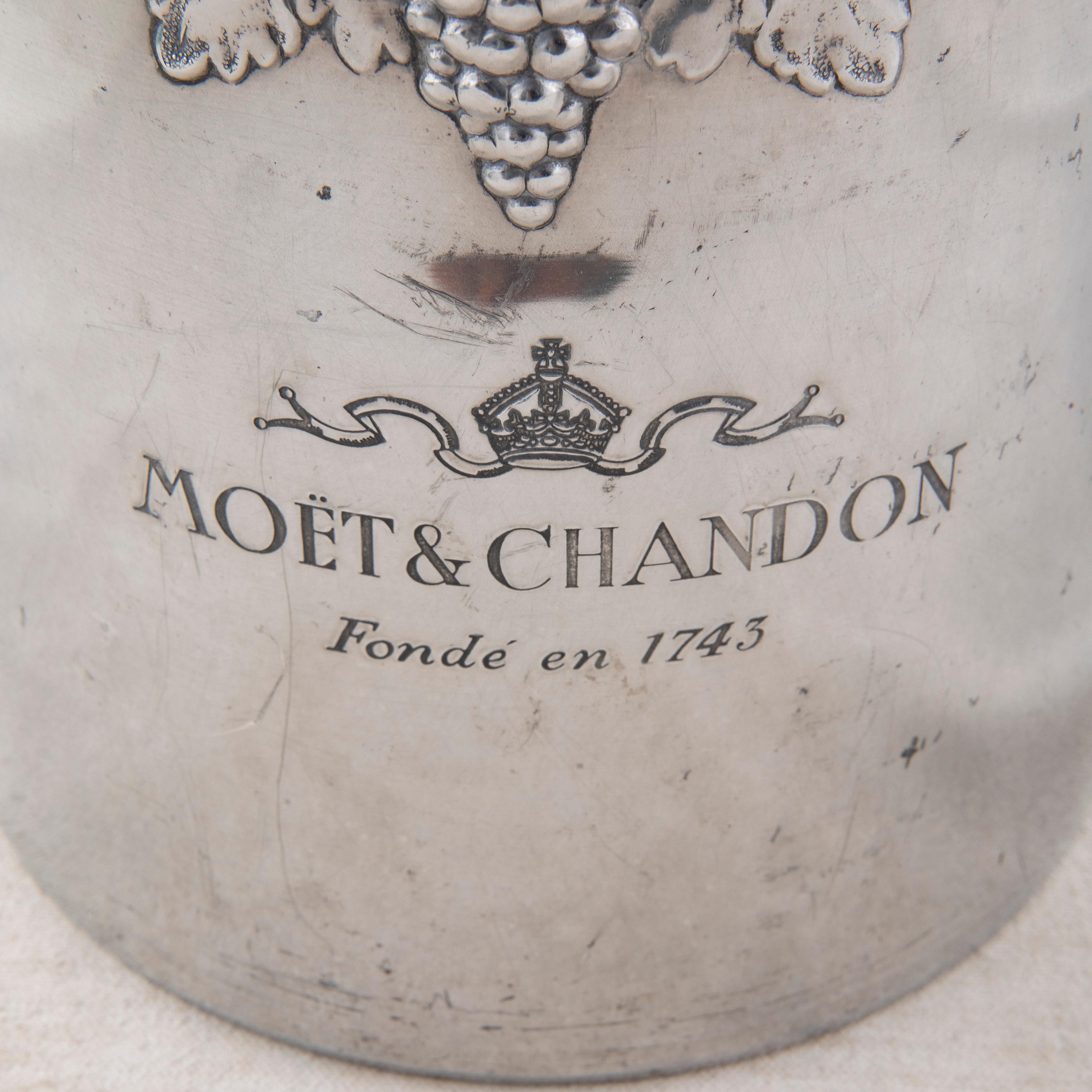 Cubitera o cubo de hielo Moet & Chandon de aluminio francés de mediados del siglo XX en venta 2
