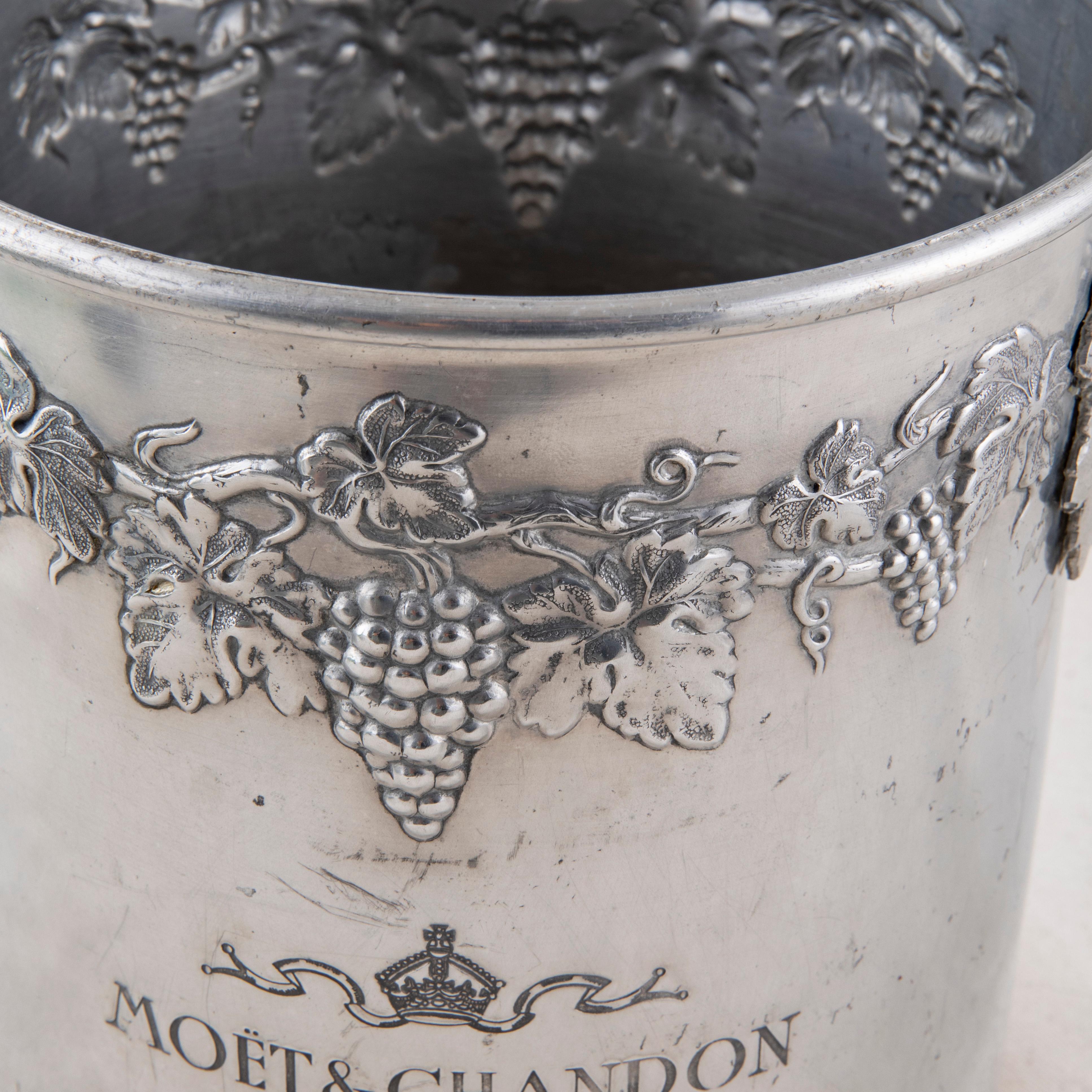 Cubitera o cubo de hielo Moet & Chandon de aluminio francés de mediados del siglo XX en venta 3