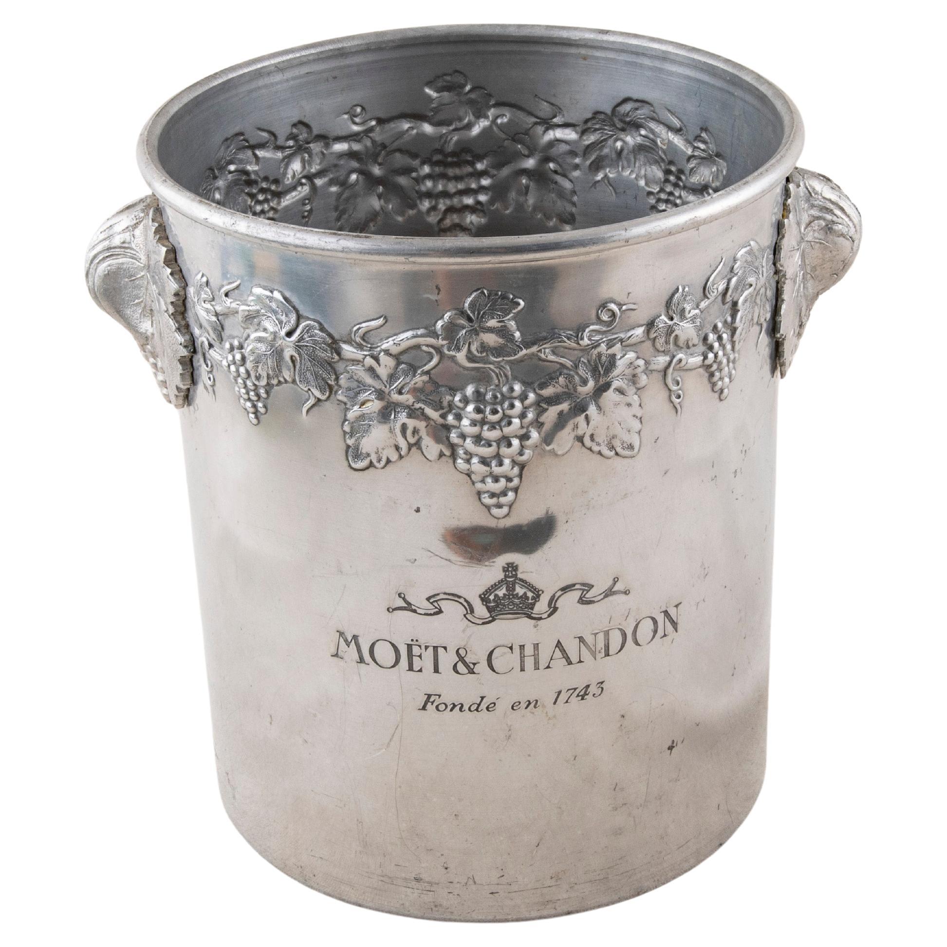 Cubitera o cubo de hielo Moet & Chandon de aluminio francés de mediados del siglo XX en venta