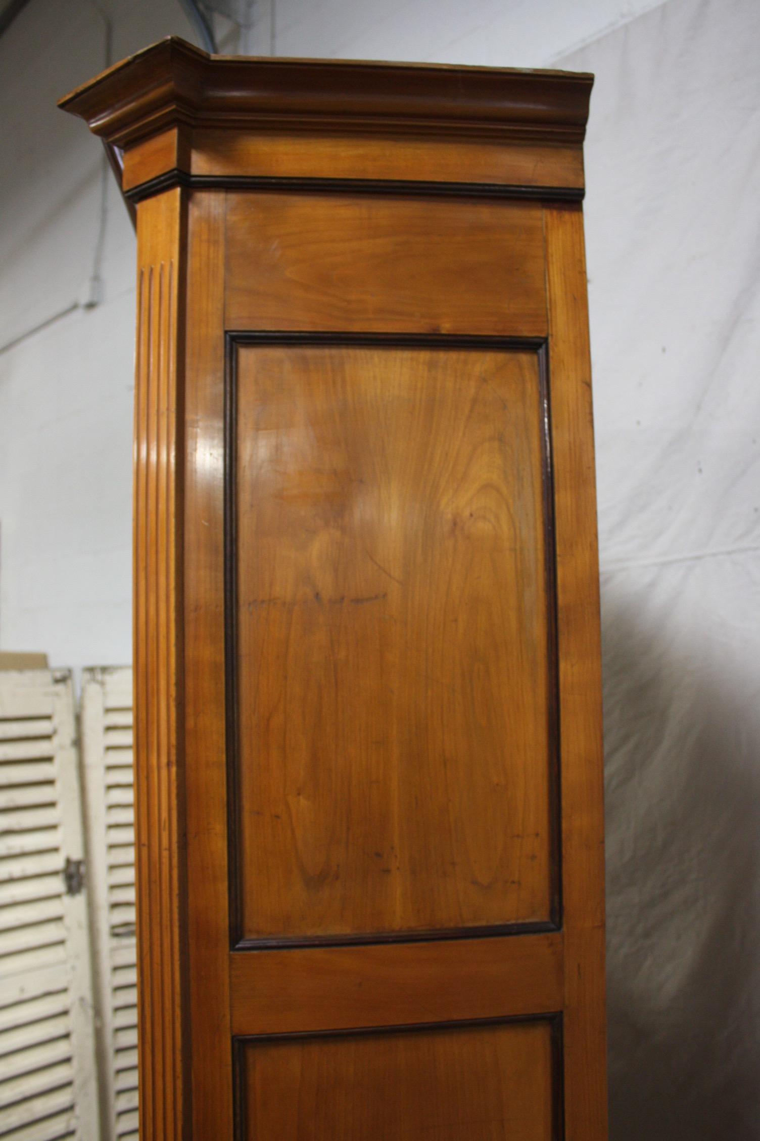Mid-20th Century French Armoire 3