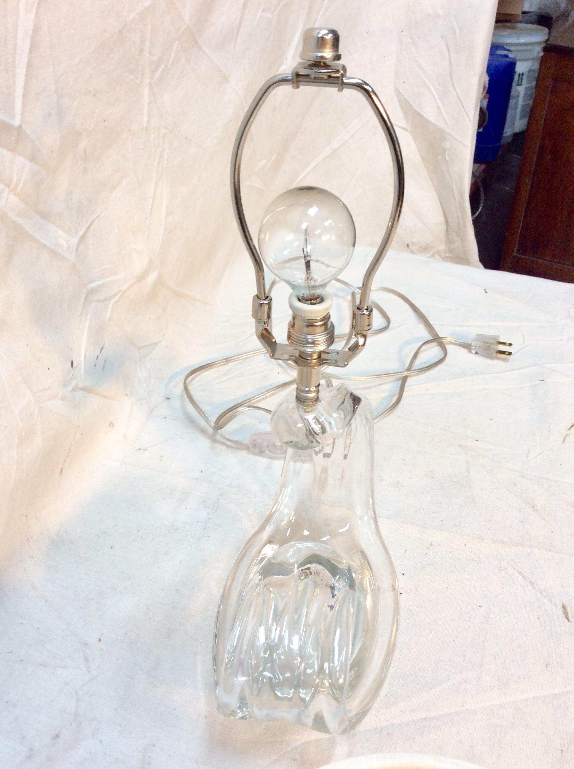 Lampe de table en verre d'art français du milieu du 20e siècle en vente 3