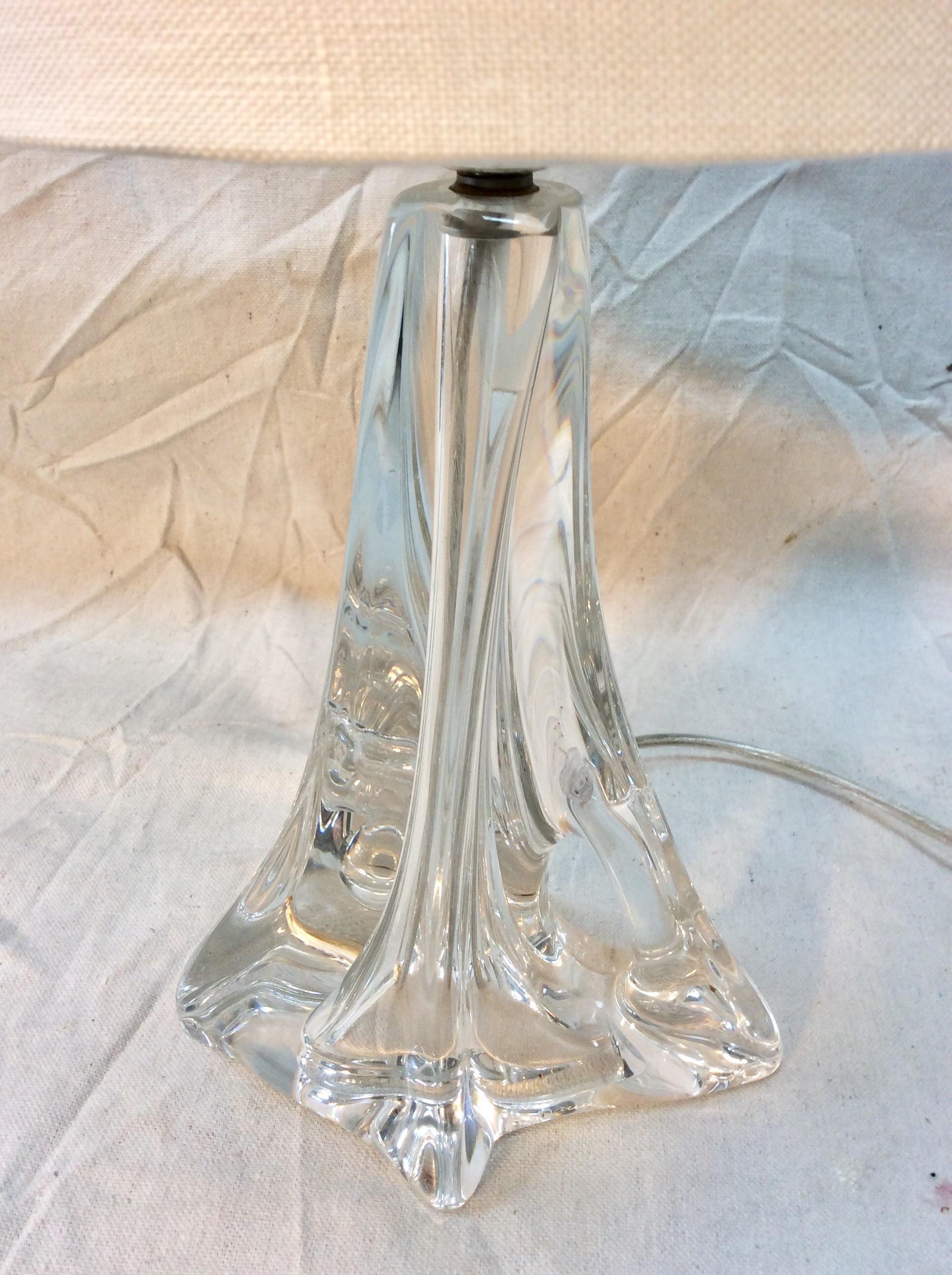 Lampe de table en verre d'art français du milieu du 20e siècle Bon état - En vente à Burton, TX