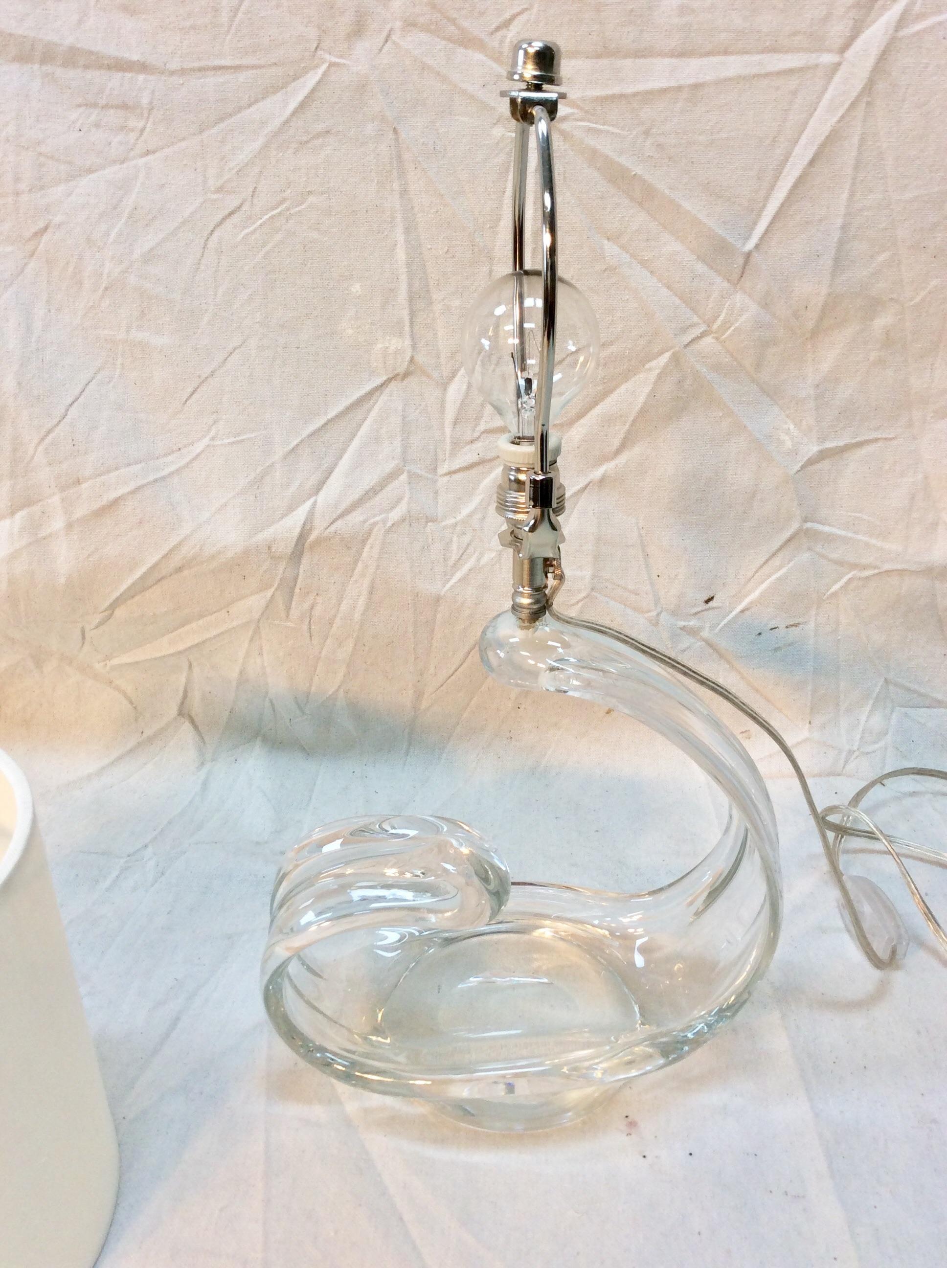 20ième siècle Lampe de table en verre d'art français du milieu du 20e siècle en vente