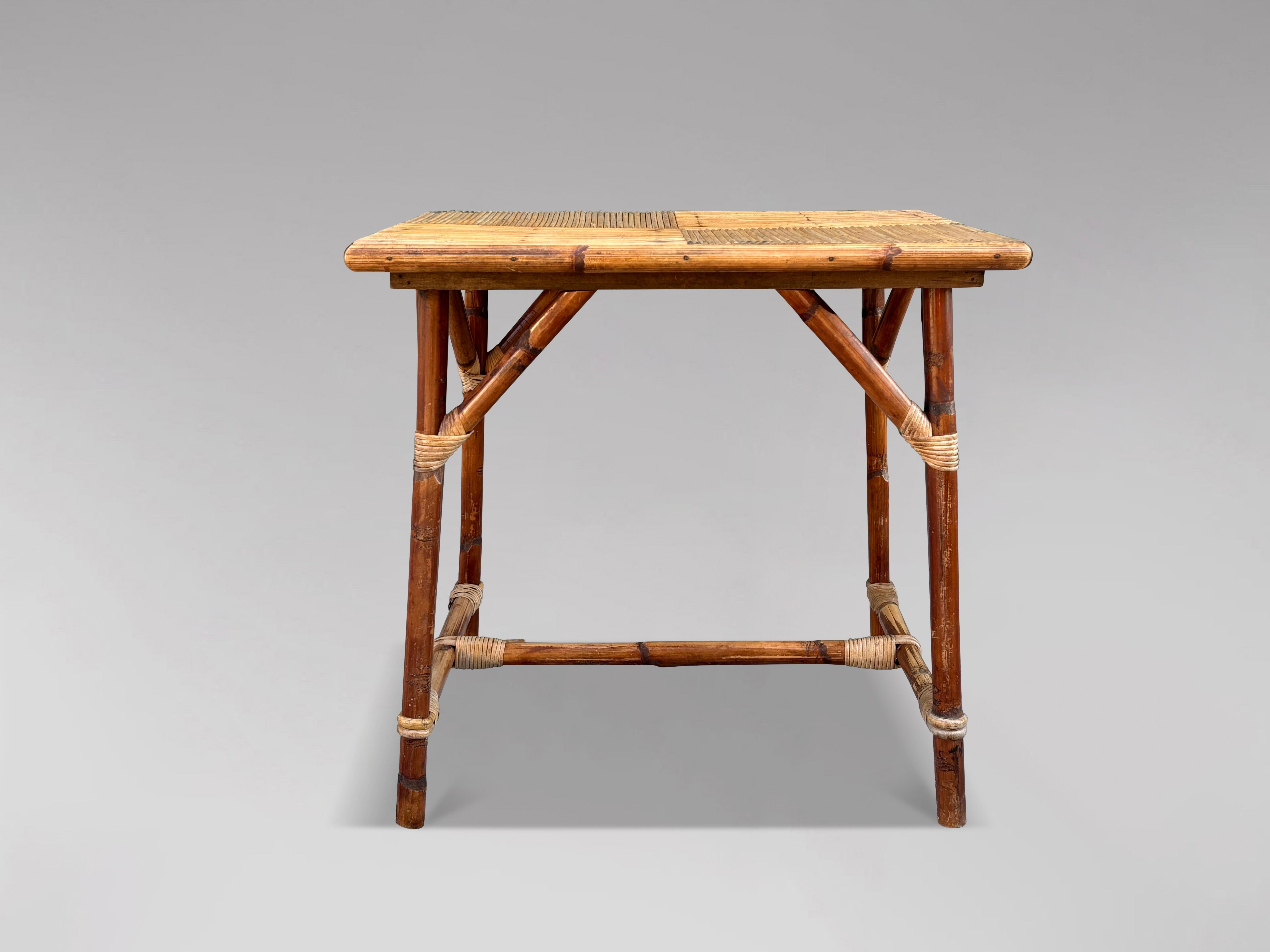 Mesa de bambú francesa de mediados del siglo XX de Audoux Minet Hecho a mano en venta
