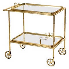Carrito de bar francés de latón y cristal de mediados del siglo XX, motivo de bambú, bandeja extraíble