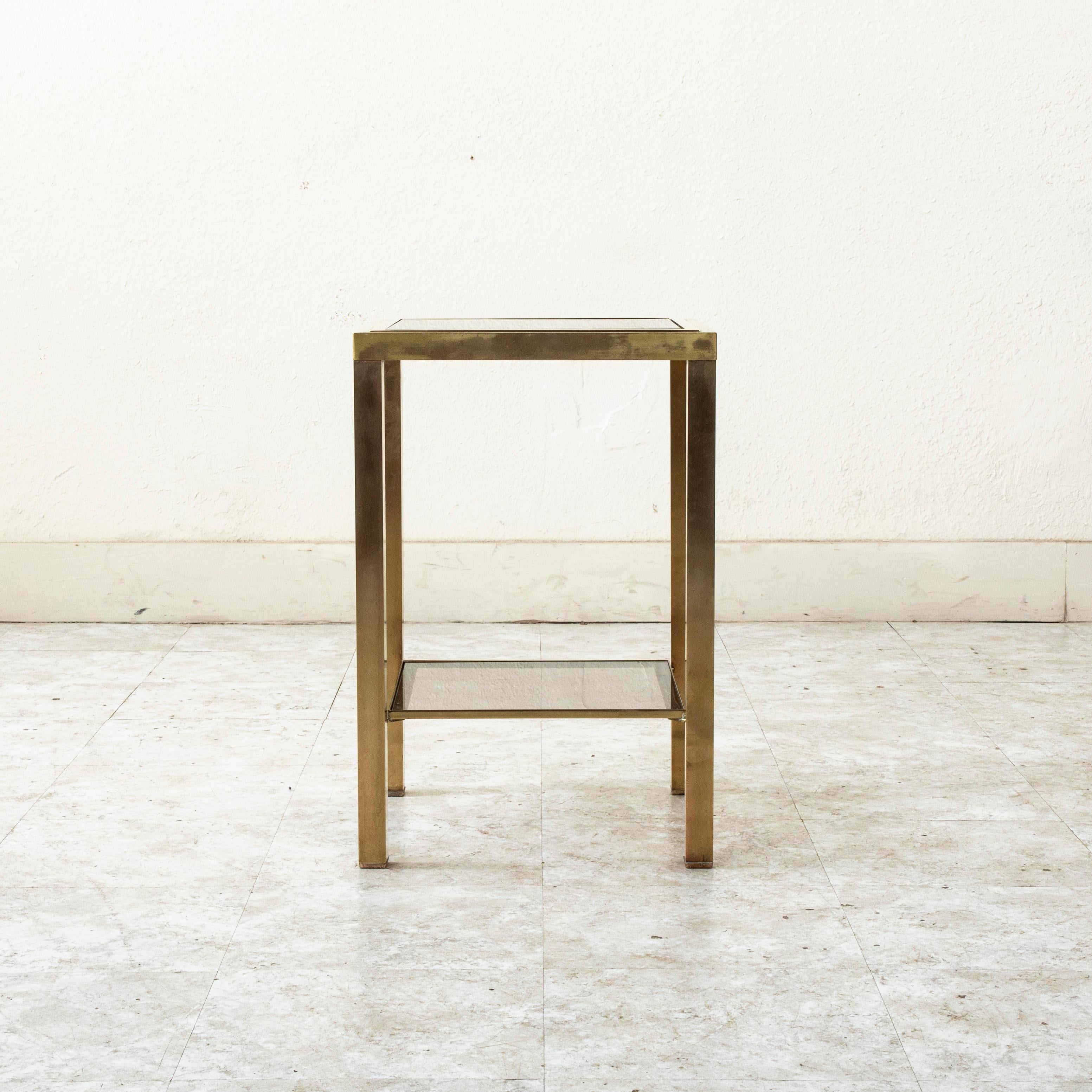 Mid-Century Modern Table d'appoint en laiton et verre, table d'extrémité, French mid 20th Century en vente