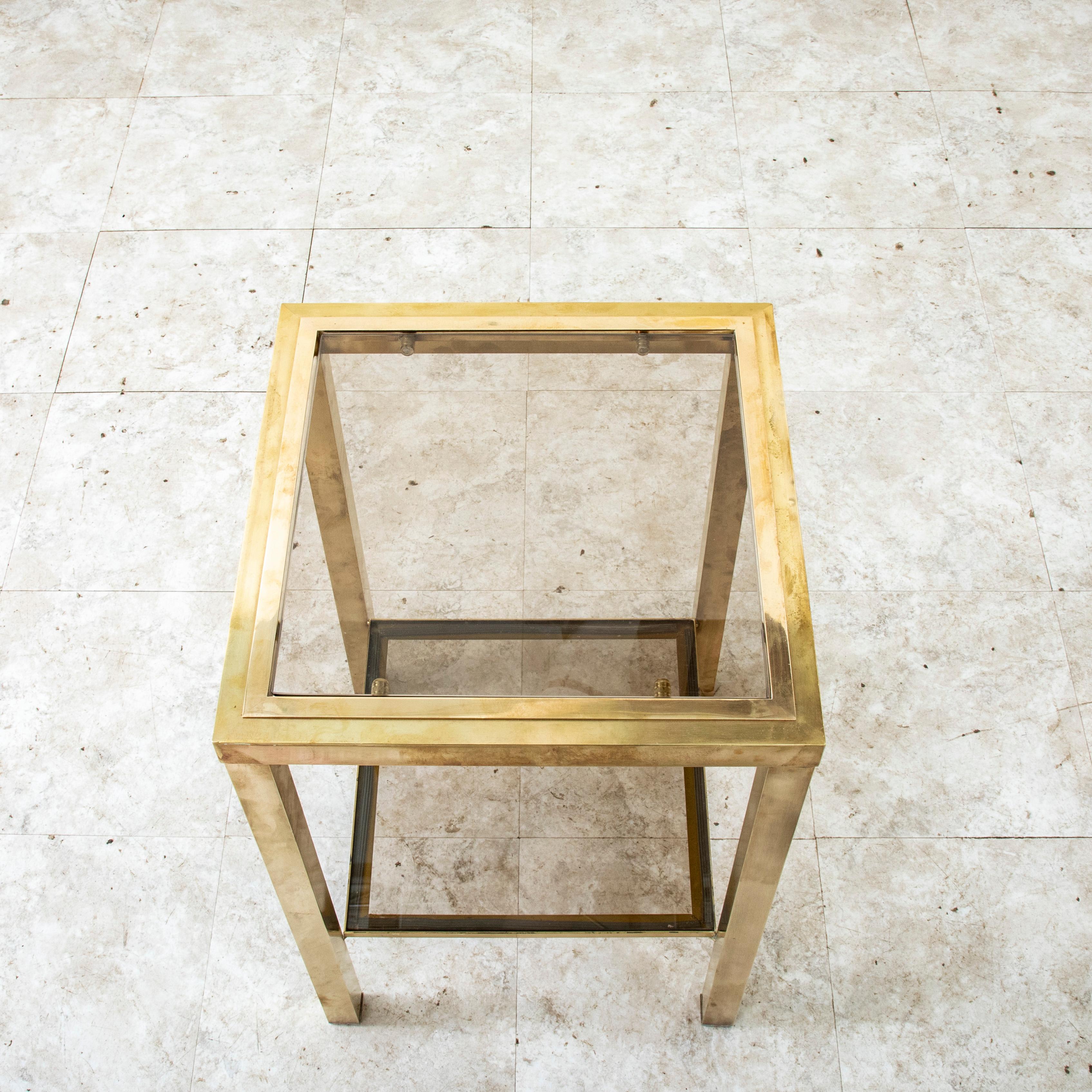 20ième siècle Table d'appoint en laiton et verre, table d'extrémité, French mid 20th Century en vente