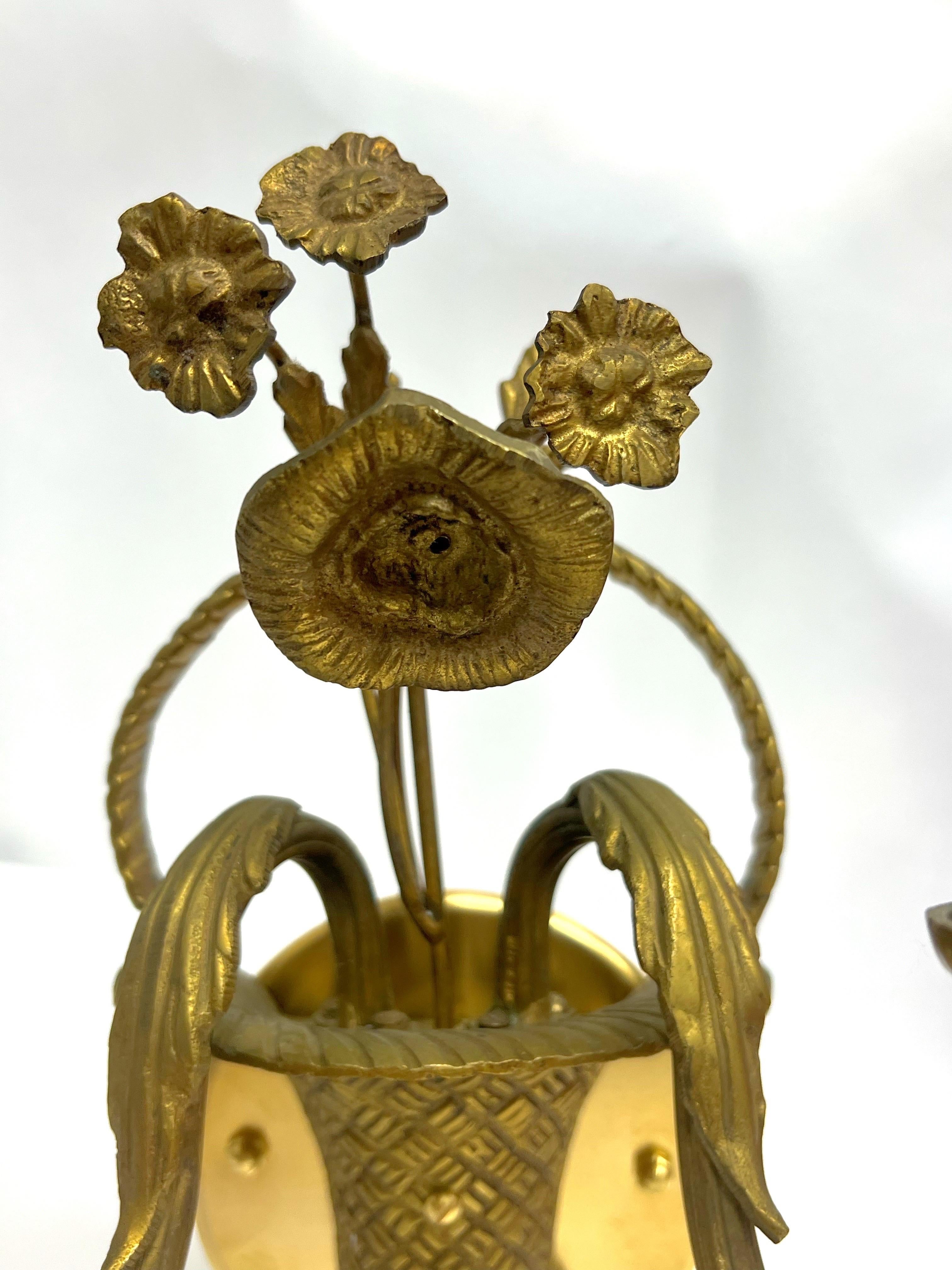 Apliques dobles de bronce de mediados del siglo XX - Pareja en venta 1