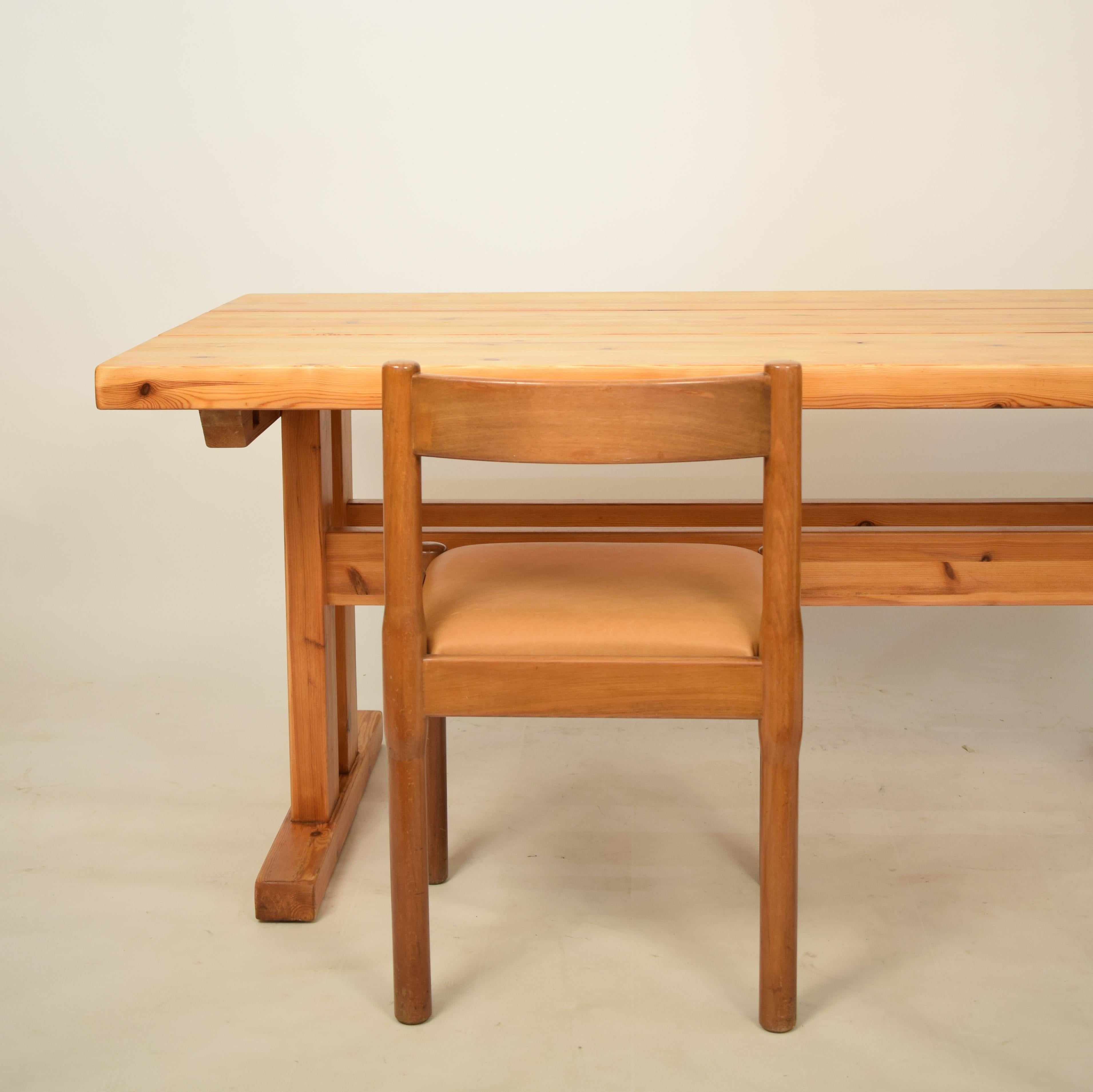 Mid-20th Century French Brutalist Brown Solid Pine Trestle Dining Table, 1970s 1
