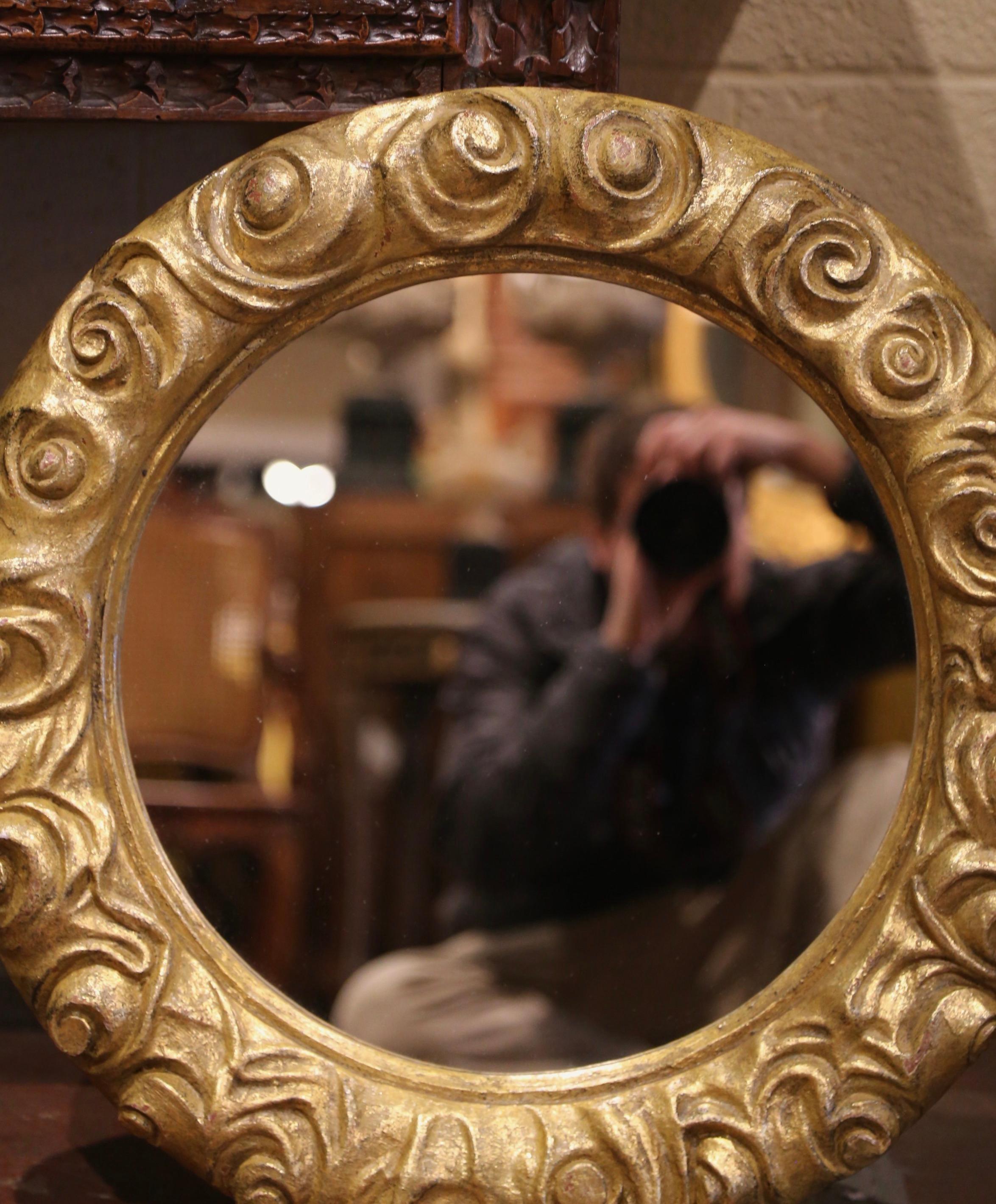 Mid-20th Century French Carved Gilt Wood Round Mirror with Floral Motifs For Sale 1