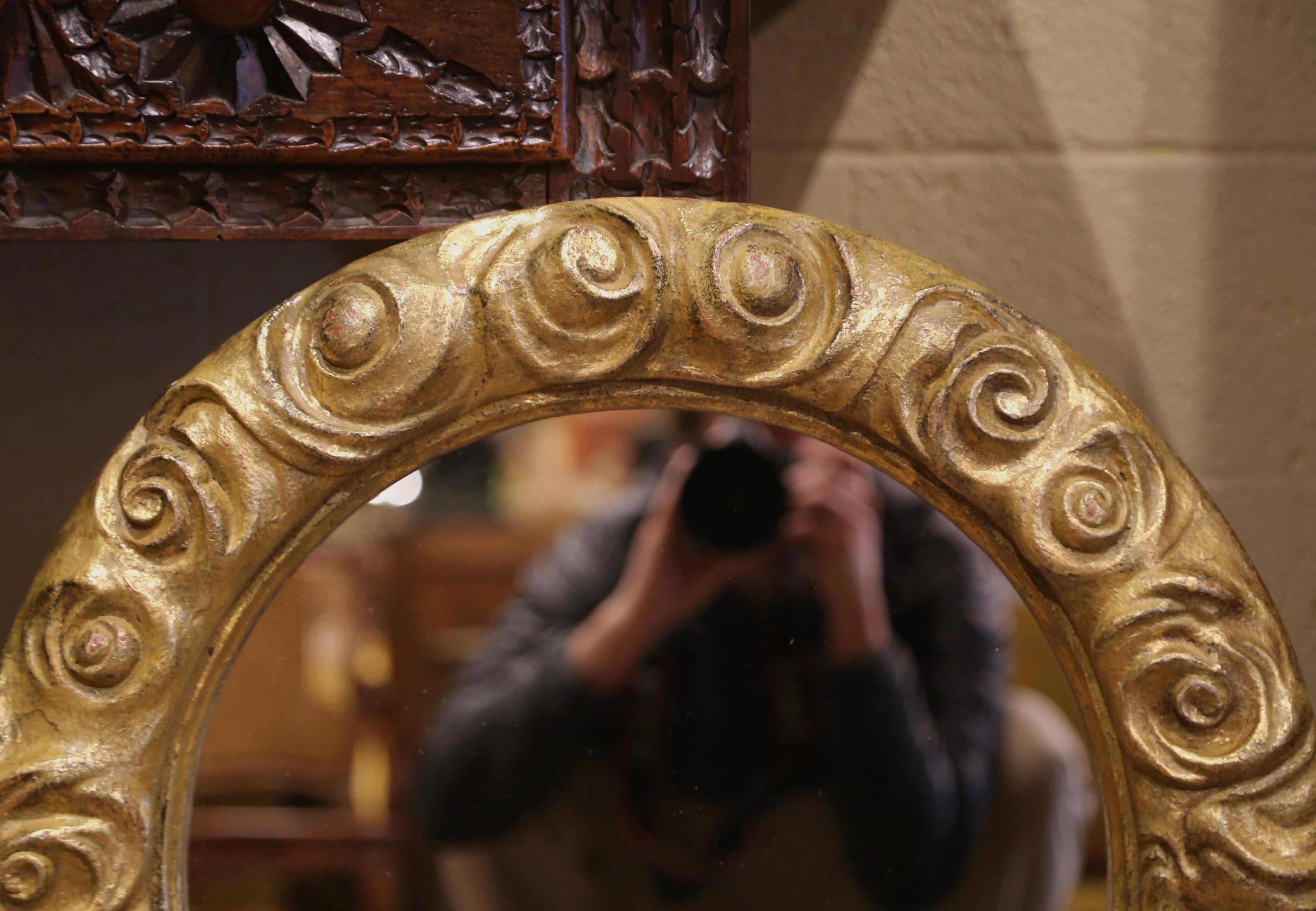 Mid-20th Century French Carved Gilt Wood Round Mirror with Floral Motifs For Sale 2