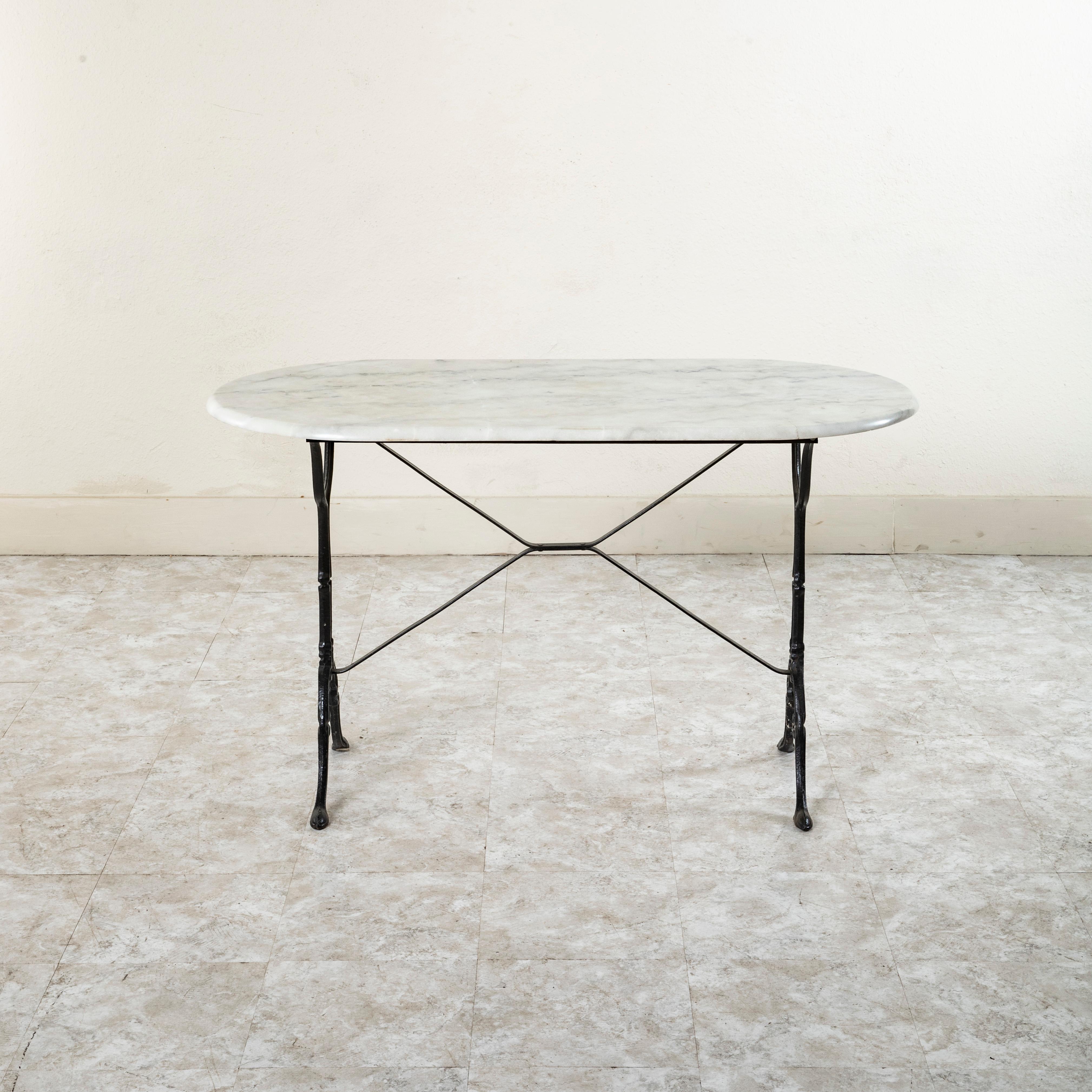 Mid-20th Century French Cast Iron and Oval Marble Bistro Table or Cafe Table In Good Condition In Fayetteville, AR
