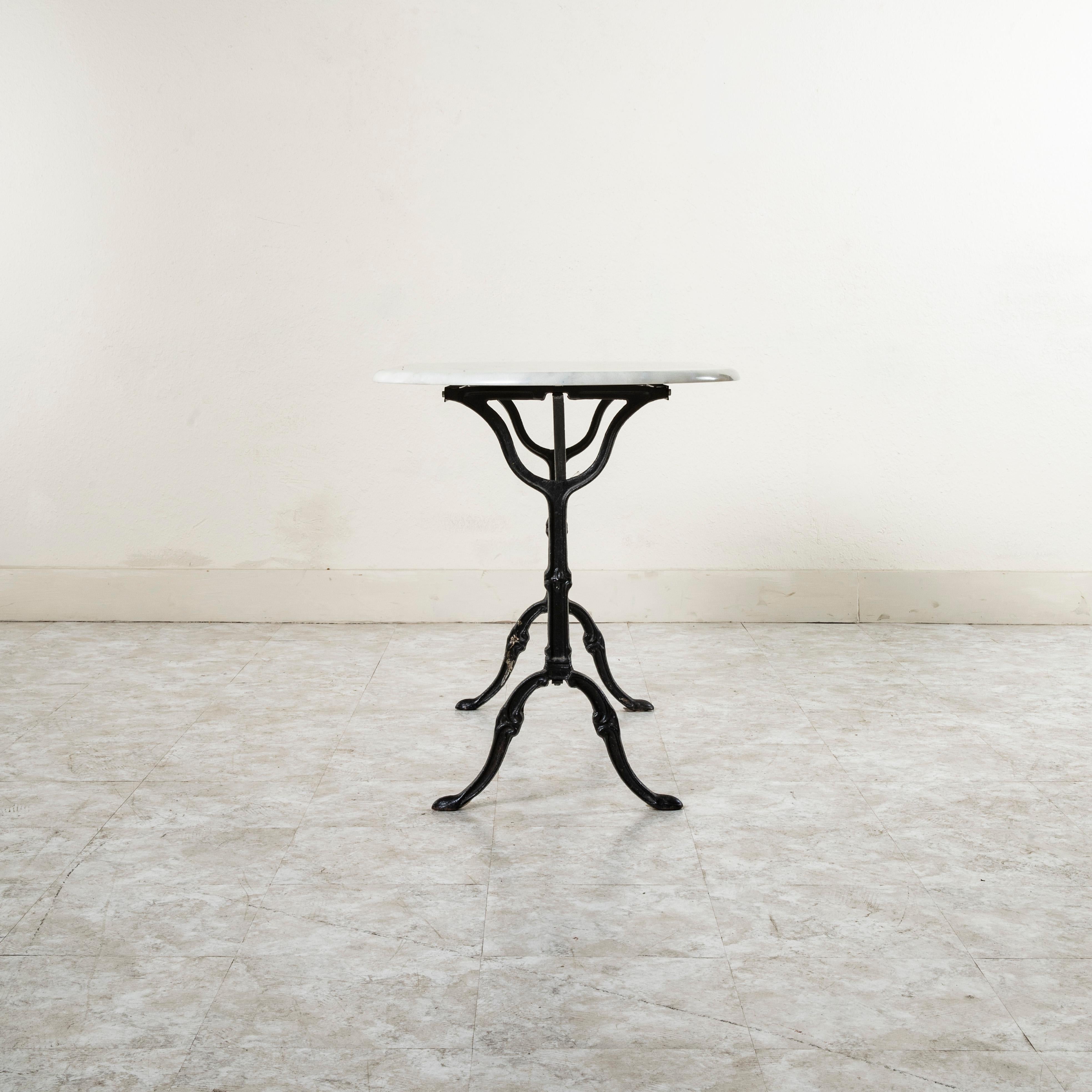 Mid-20th Century French Cast Iron and Oval Marble Bistro Table or Cafe Table 4