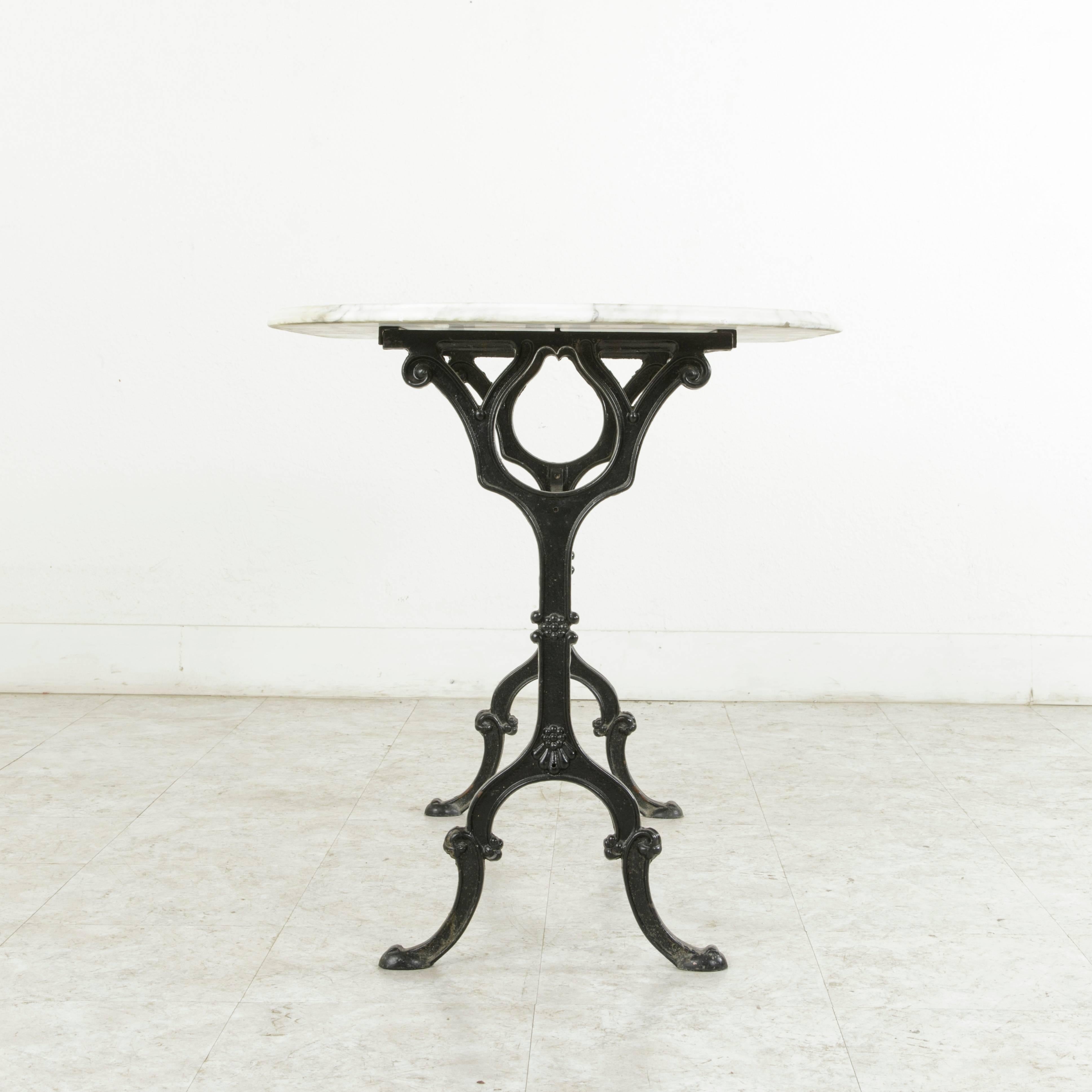 Mid-20th Century French Cast Iron Bistro Table with Bevelled Oval Marble Top 2