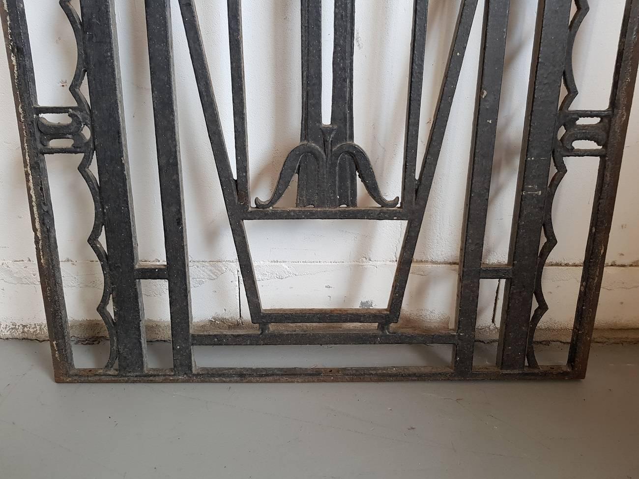 Mid-20th Century French Cast Iron Door Grill In Excellent Condition In Raalte, NL