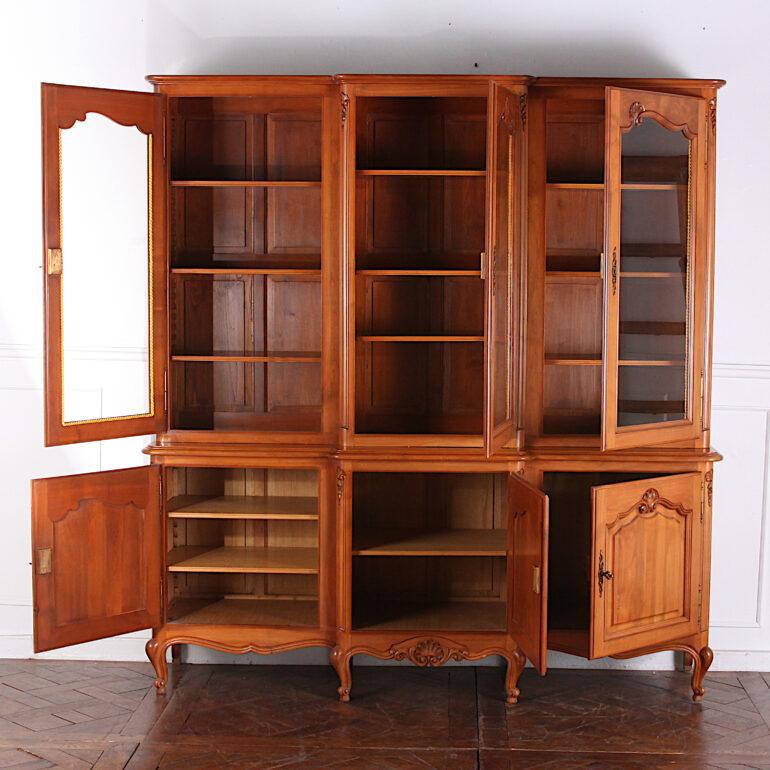 Mid-20th Century French Cherrywood Bookcase Cabinet In Good Condition In Vancouver, British Columbia