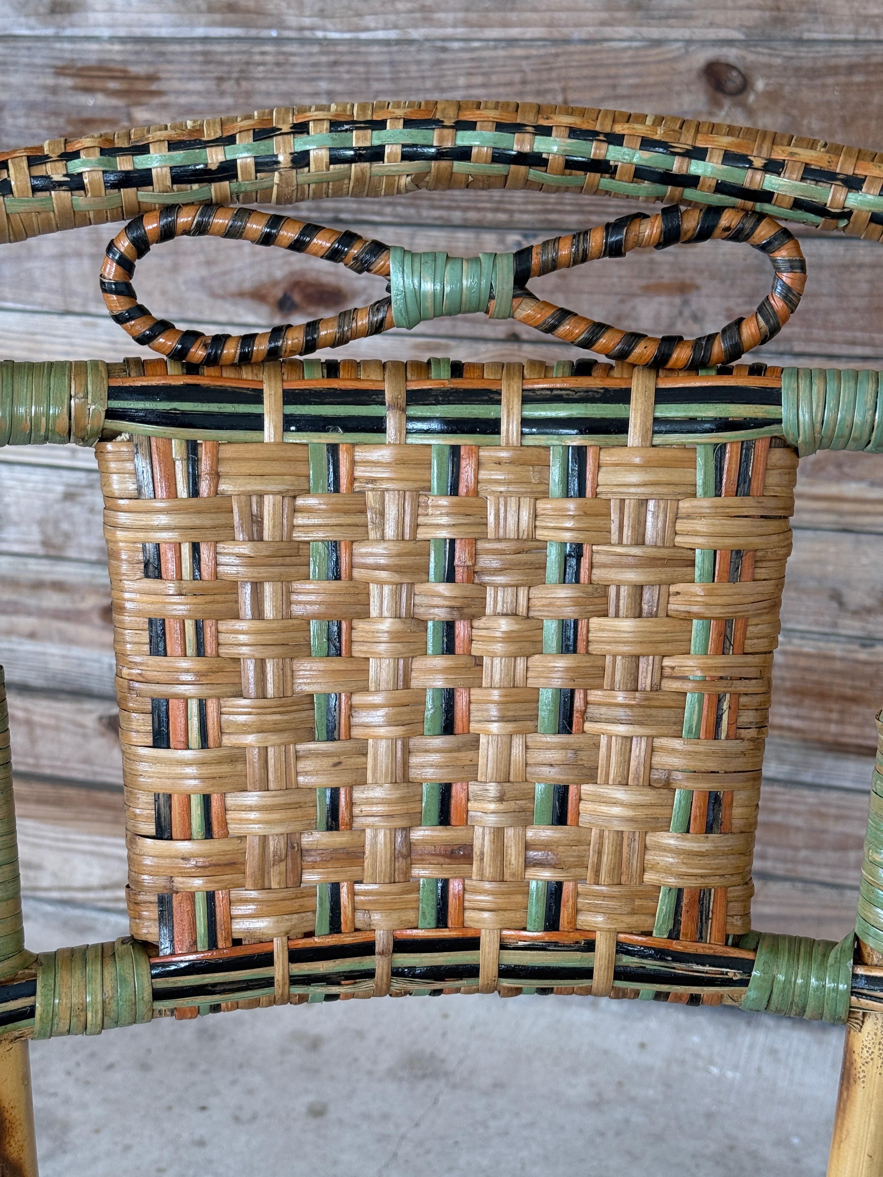 Silla auxiliar de ratán costera francesa de mediados del siglo XX con detalle de lazo en venta 3