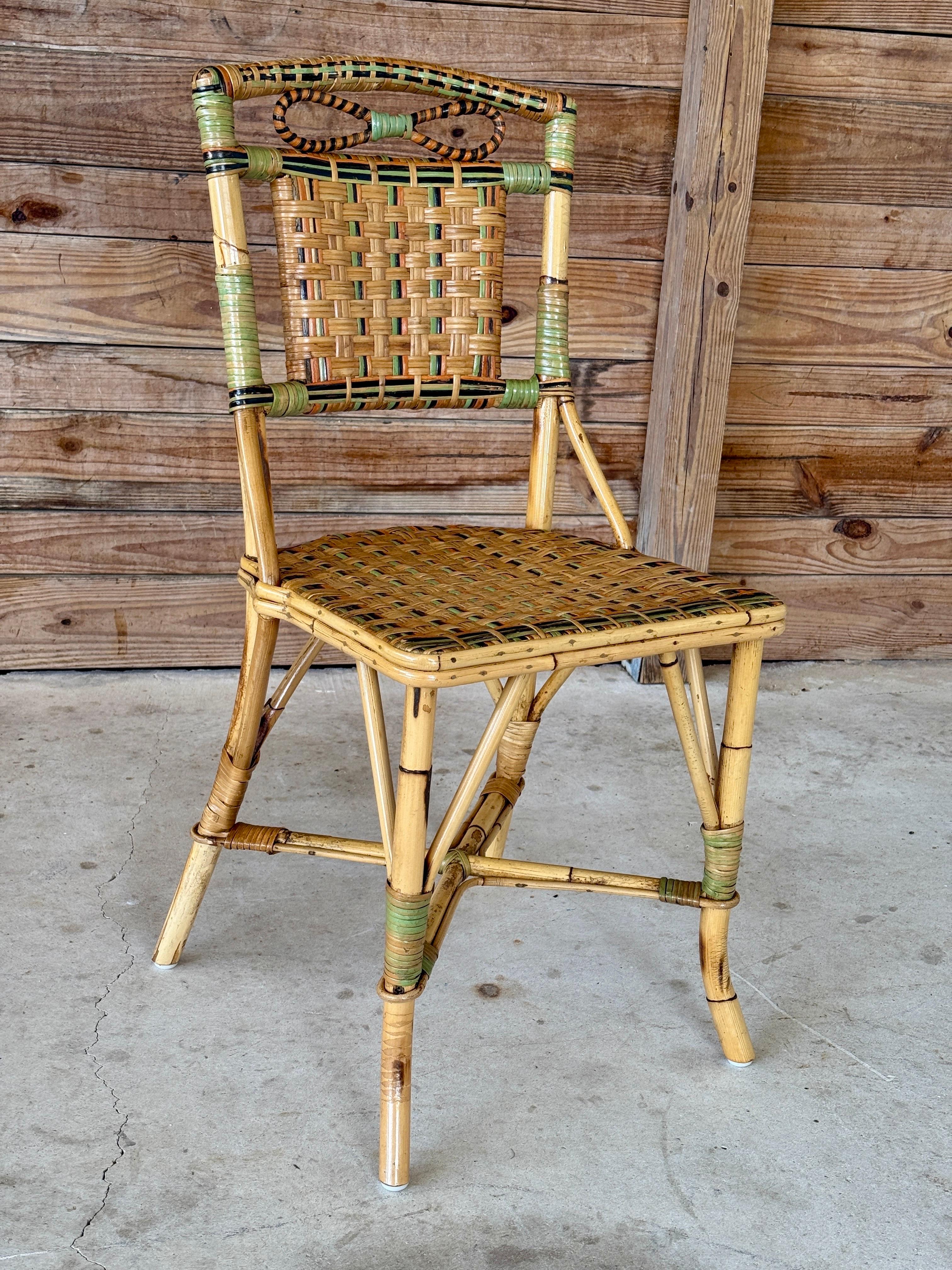 Silla auxiliar de ratán costera francesa de mediados del siglo XX con detalle de lazo en venta 4