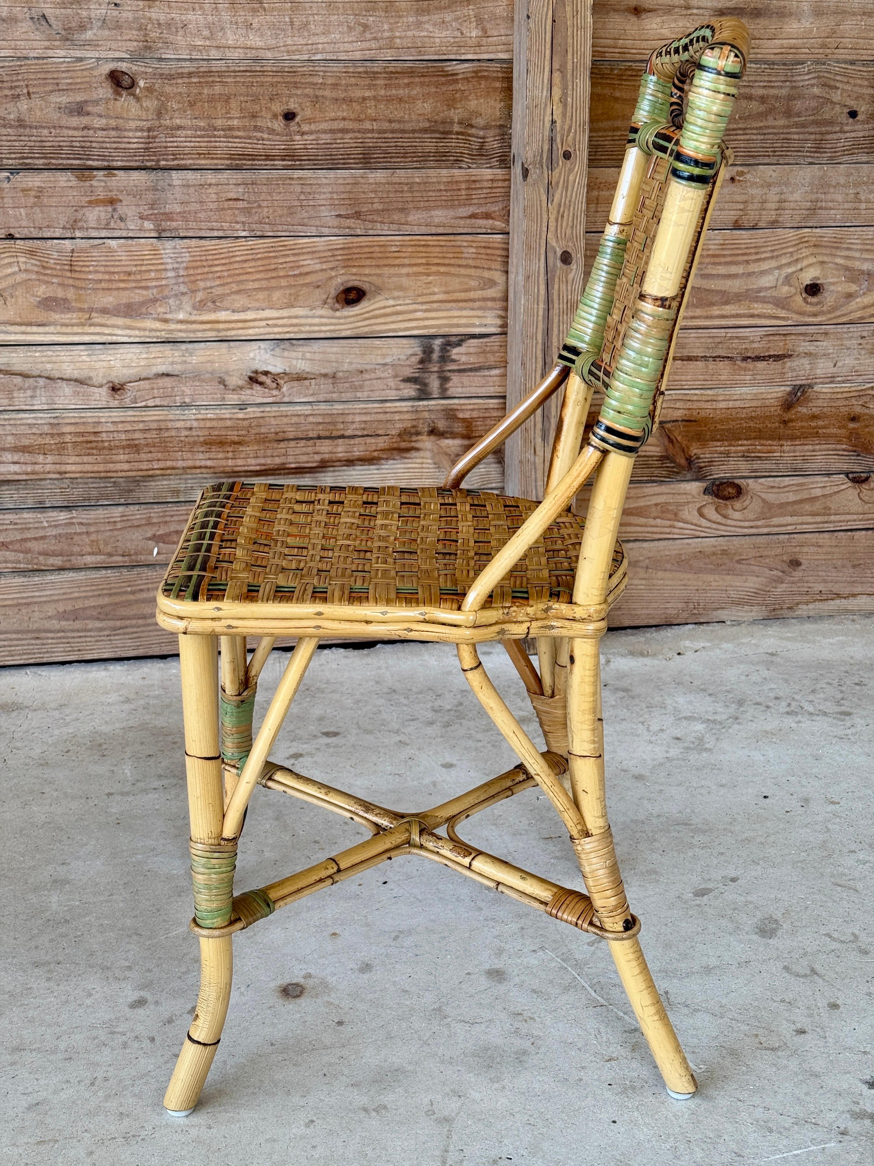 Silla auxiliar de ratán costera francesa de mediados del siglo XX con detalle de lazo Hecho a mano en venta