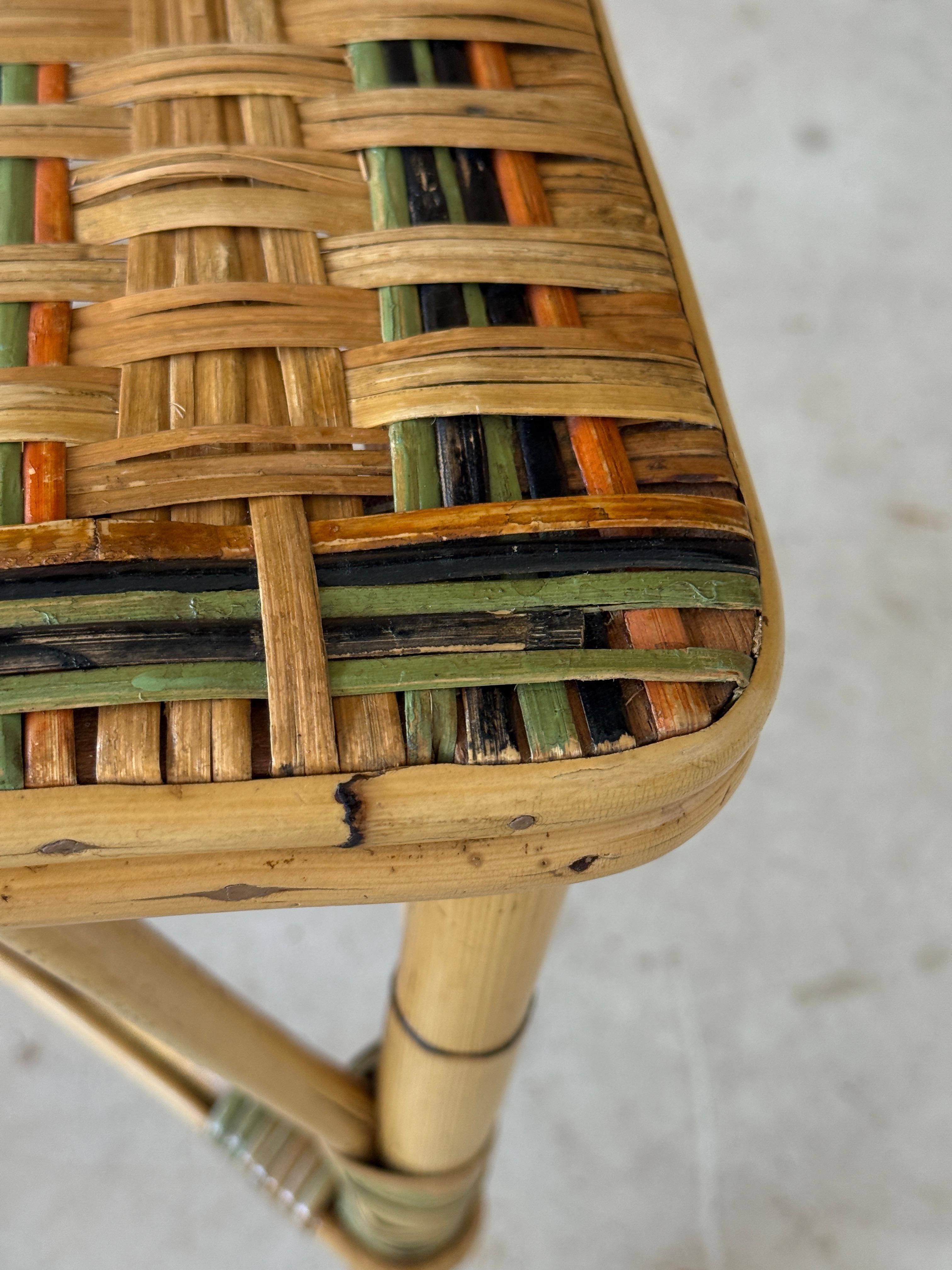 Silla auxiliar de ratán costera francesa de mediados del siglo XX con detalle de lazo en Bueno estado para la venta en North Fort Myers, FL