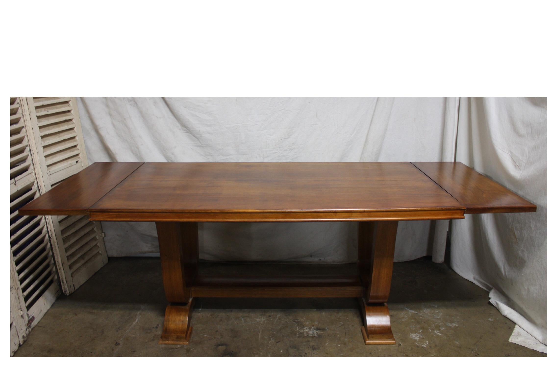 Mid-20th Century French Dining Table with 2 Extensions 3