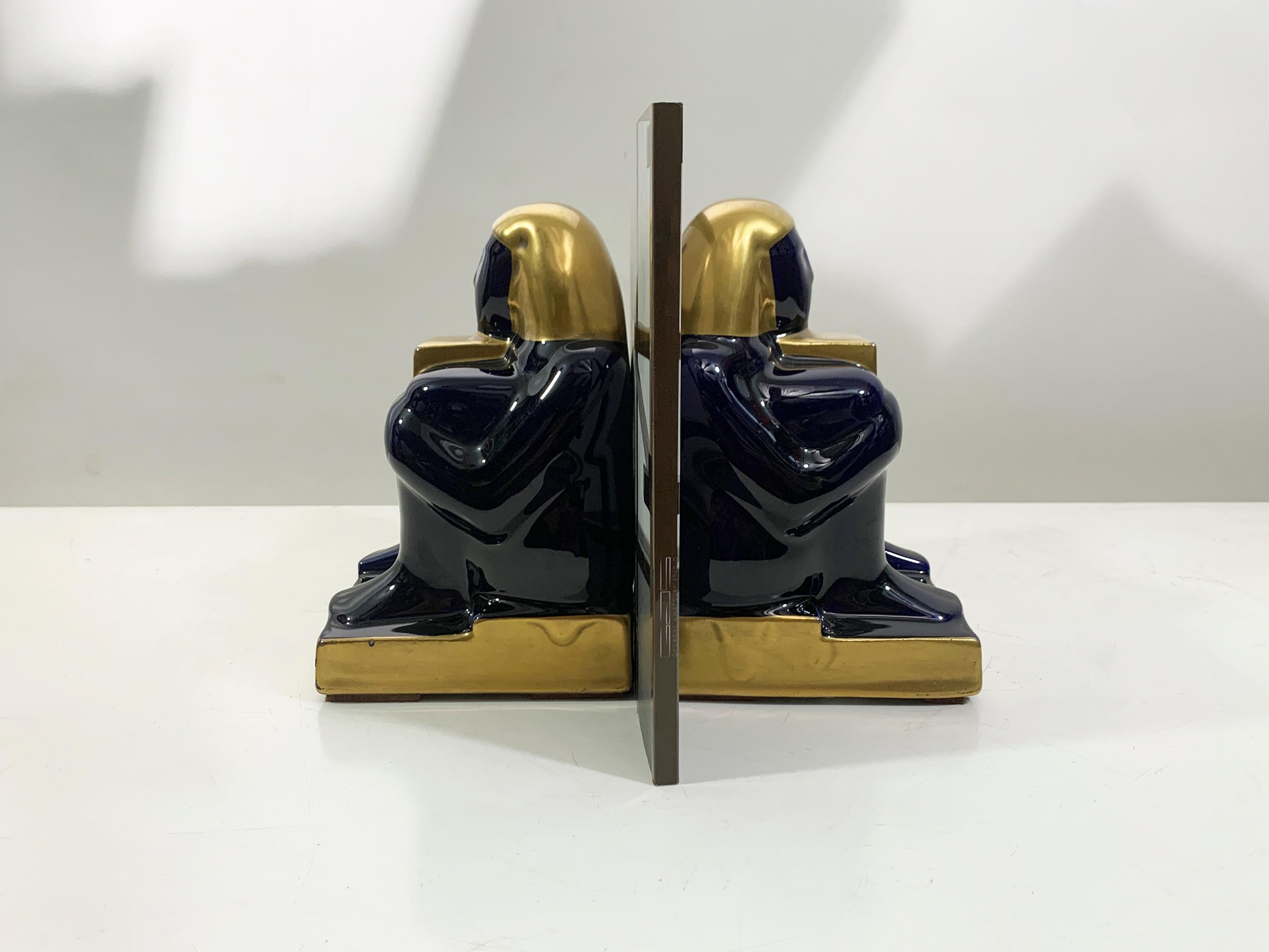 Mitte des 20. Jahrhunderts Französisch ägyptischen Revival keramischen Buchstützen in Deep Navy / GoldFarbe im Angebot 7