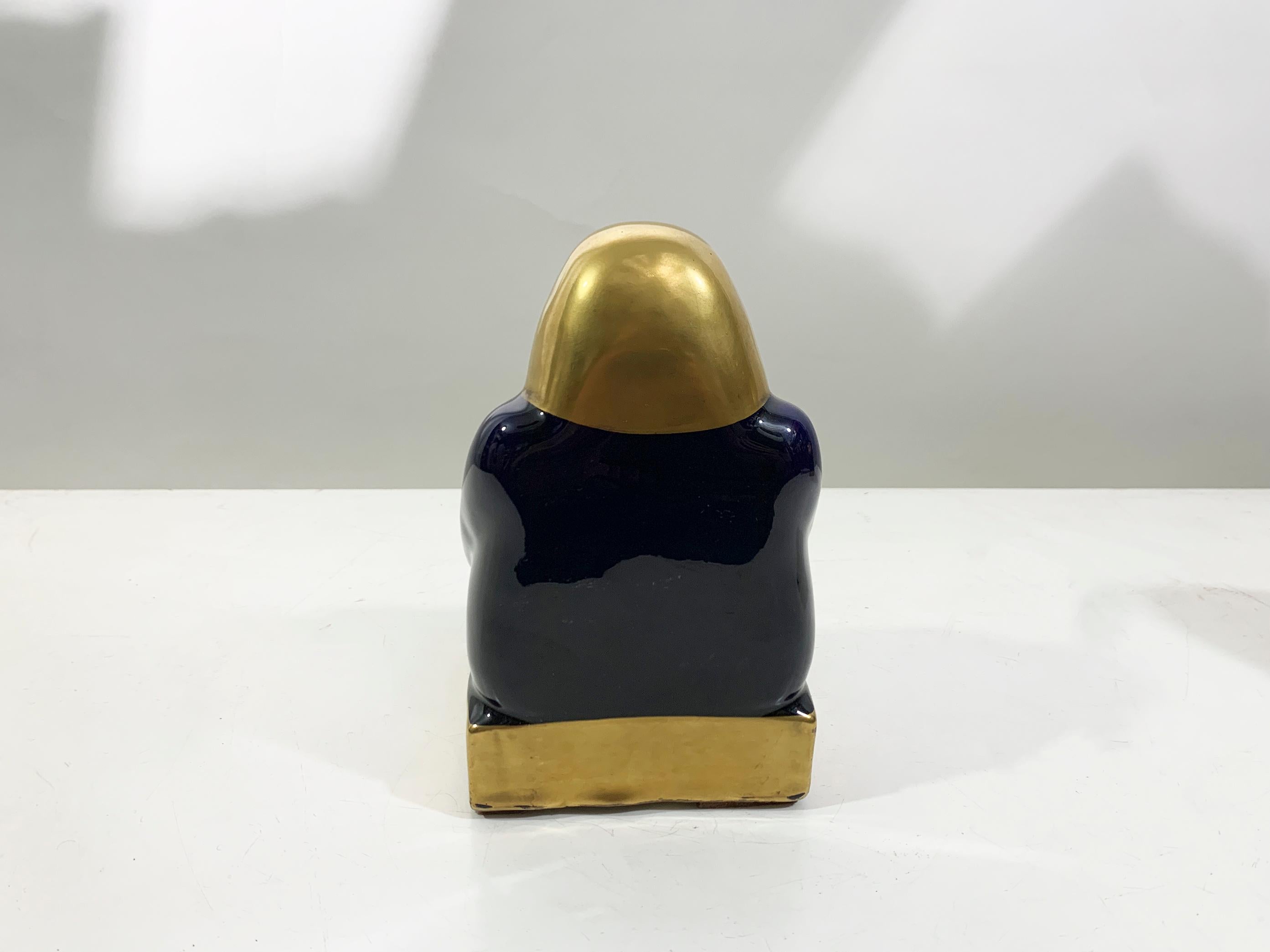 Mitte des 20. Jahrhunderts Französisch ägyptischen Revival keramischen Buchstützen in Deep Navy / GoldFarbe im Zustand „Gut“ im Angebot in Beirut, LB