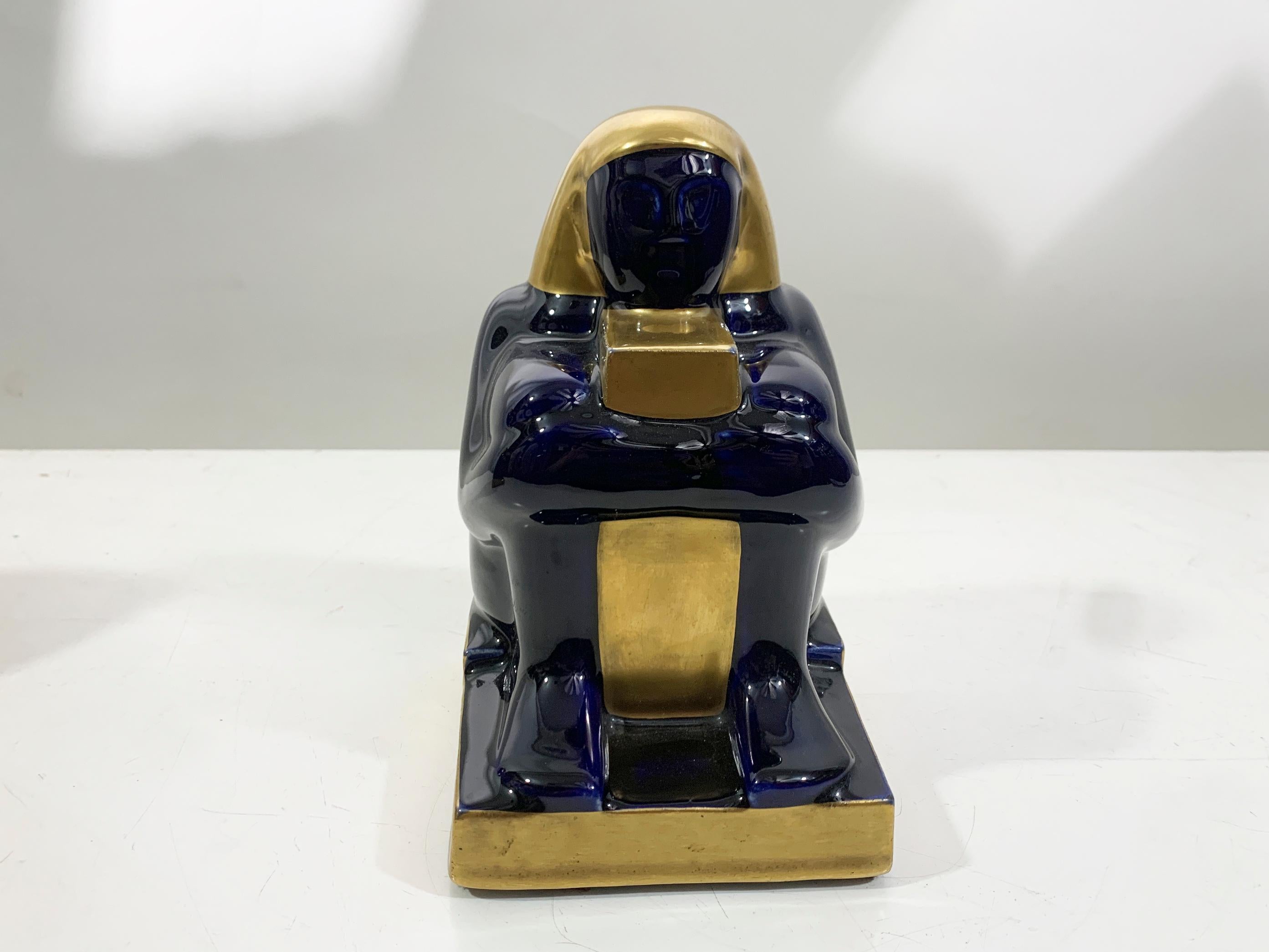 Mitte des 20. Jahrhunderts Französisch ägyptischen Revival keramischen Buchstützen in Deep Navy / GoldFarbe im Angebot 2