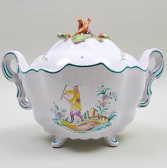 Soupière couverte en faïence française du milieu du 20e siècle par Sègries Moustiers