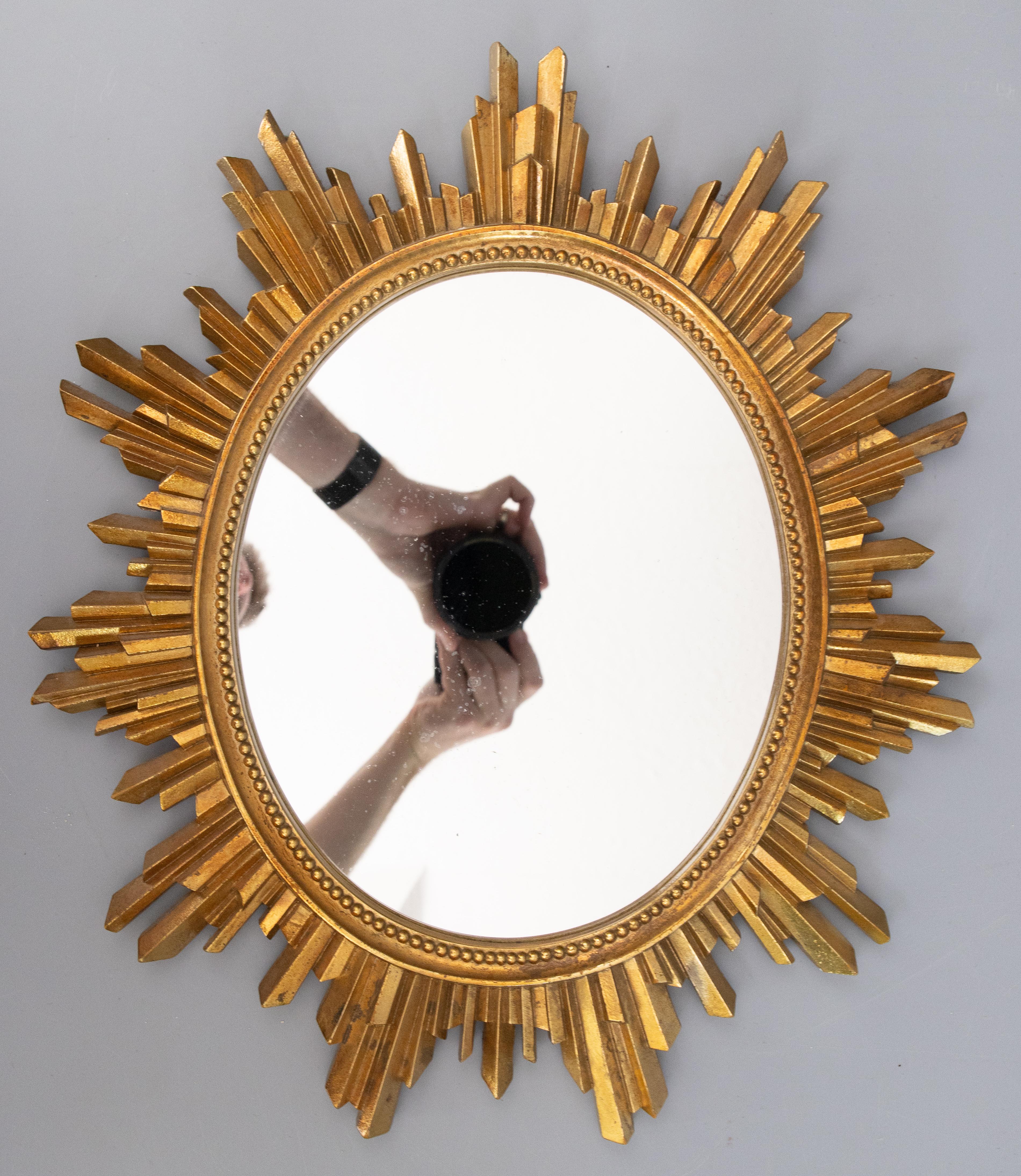 A stunning Mid-Century French gilt resin sunburst / starburst oval mirror. This gorgeous mirror has a lovely beaded detail around the mirror glass with stylish rays of alternating lengths and a beautiful patina.

DIMENSIONS
15.25ʺW × 1ʺD × 17.75ʺH