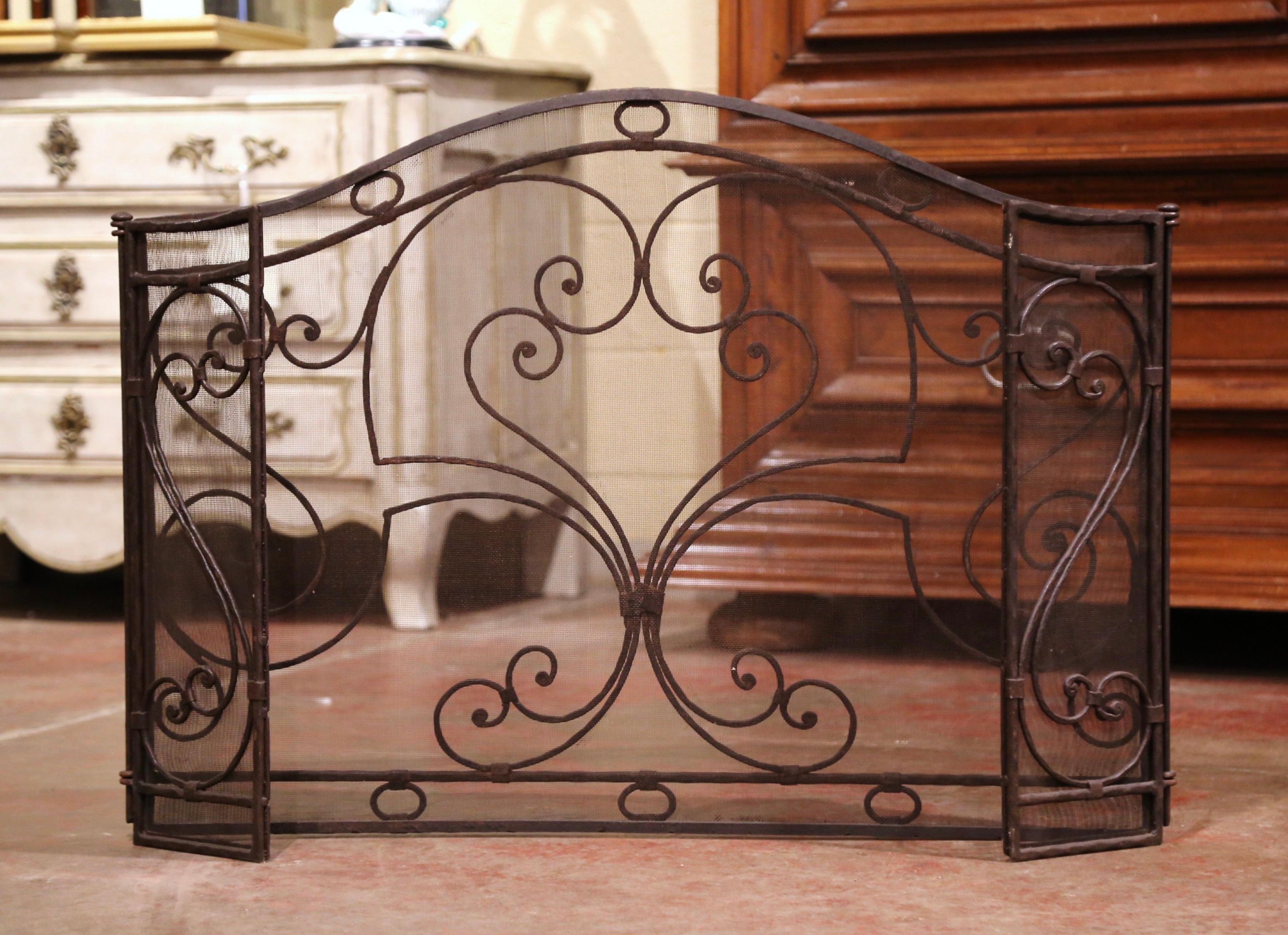 Mid-20th Century French Gothic Wrought Iron Three-Panel Fireplace Screen For Sale 5