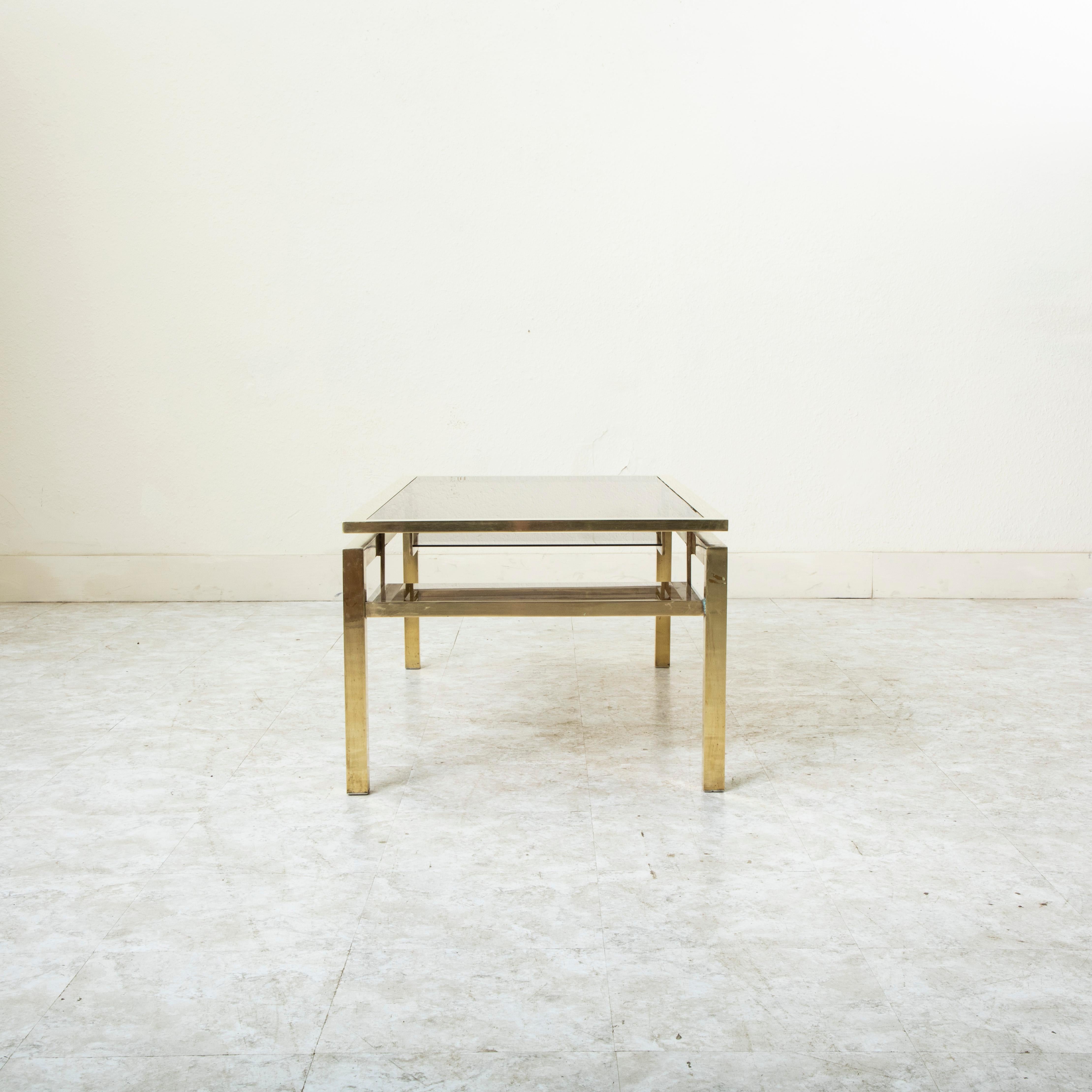 Français Table basse française du milieu du 20e siècle en laiton et verre fumé Guy LeFevre en vente