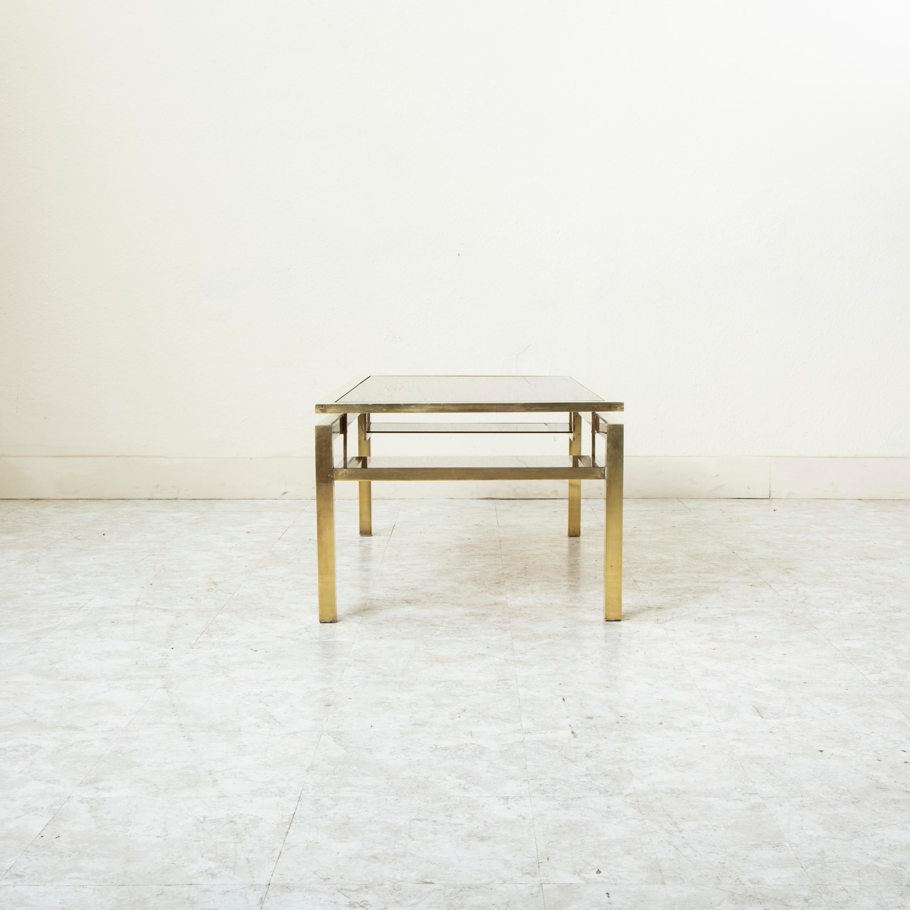 20ième siècle Table basse française du milieu du 20e siècle en laiton et verre fumé Guy LeFevre en vente