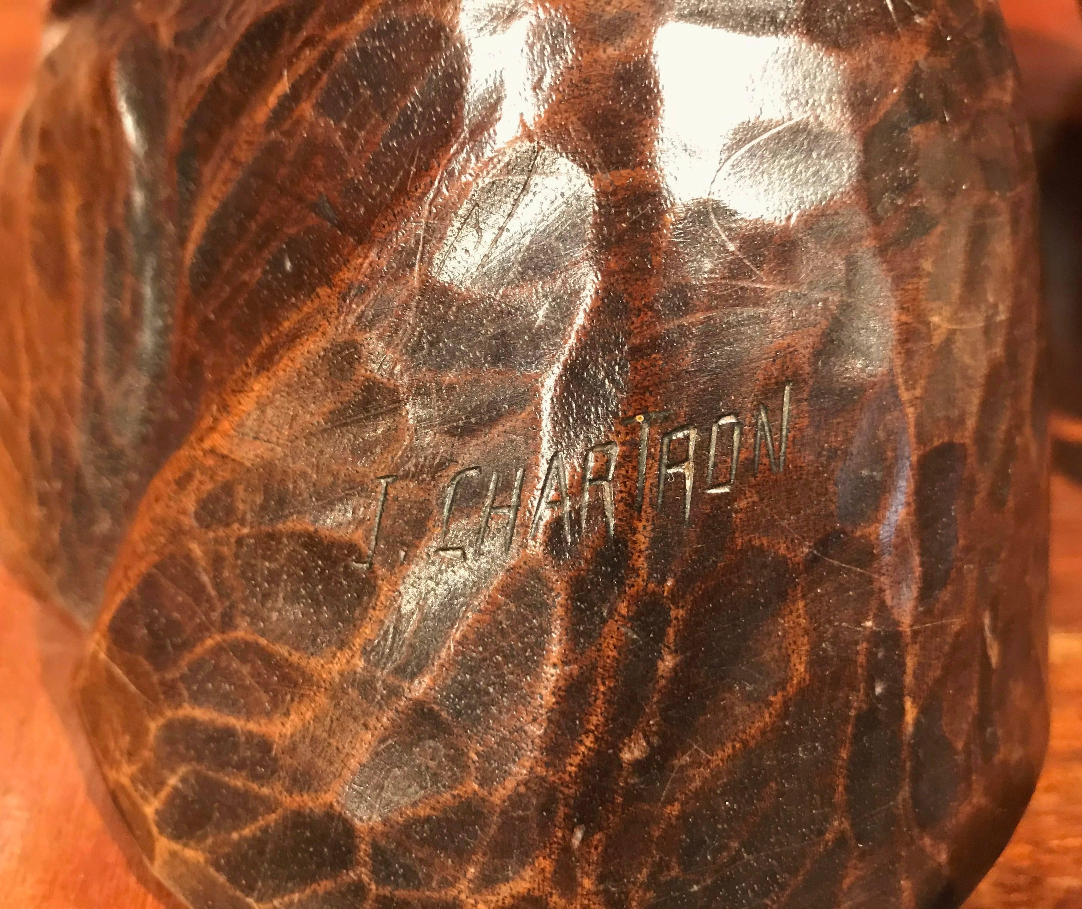 Mitte des 20. Jahrhunderts, französische handgeschnitzte Mönchsbüste aus Nussbaum in Soutane im Zustand „Hervorragend“ im Angebot in Dallas, TX